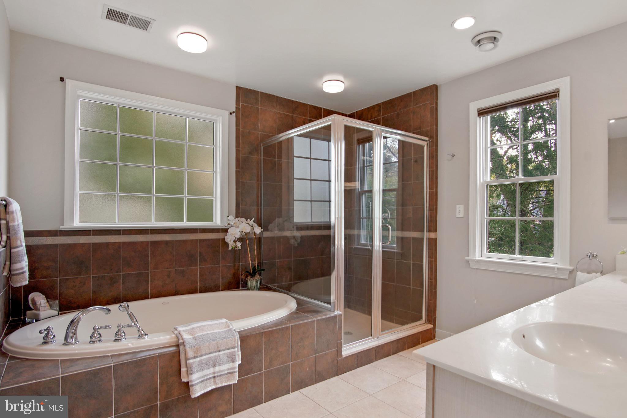 HENDRY ESTATES - Residential