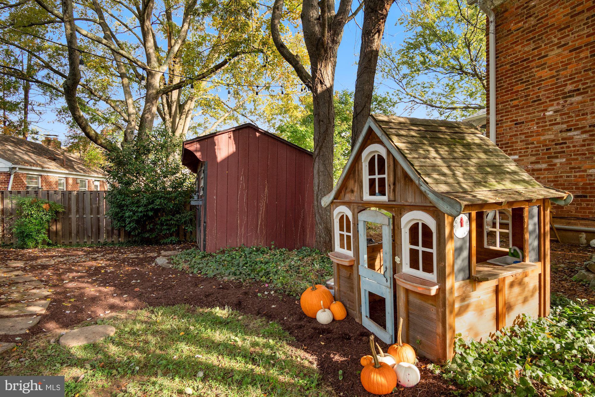 HENDRY ESTATES - Residential