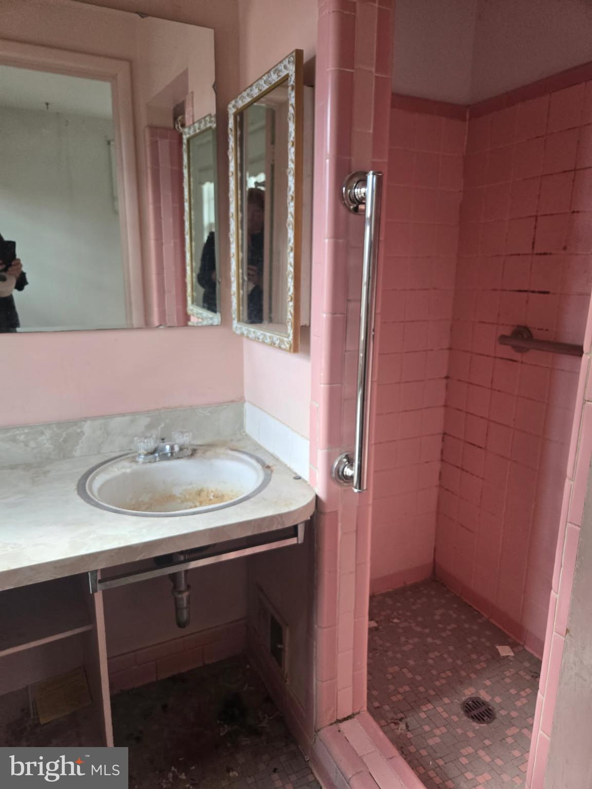 FALLS HILL - Residential