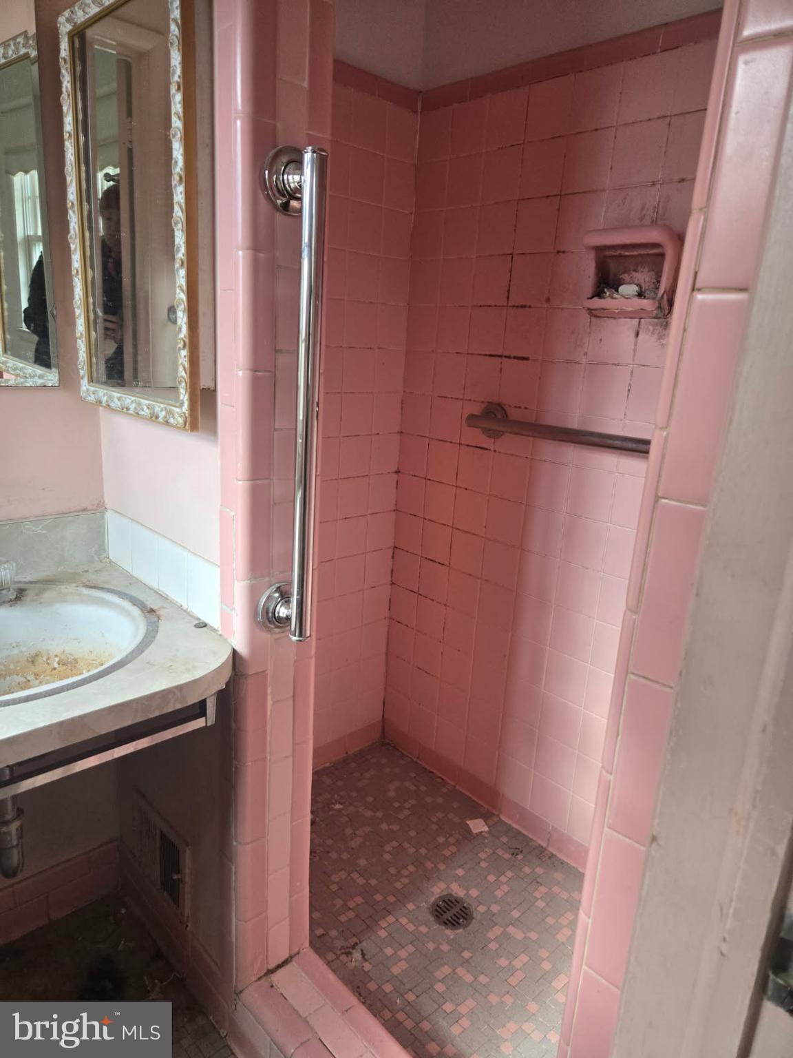 FALLS HILL - Residential