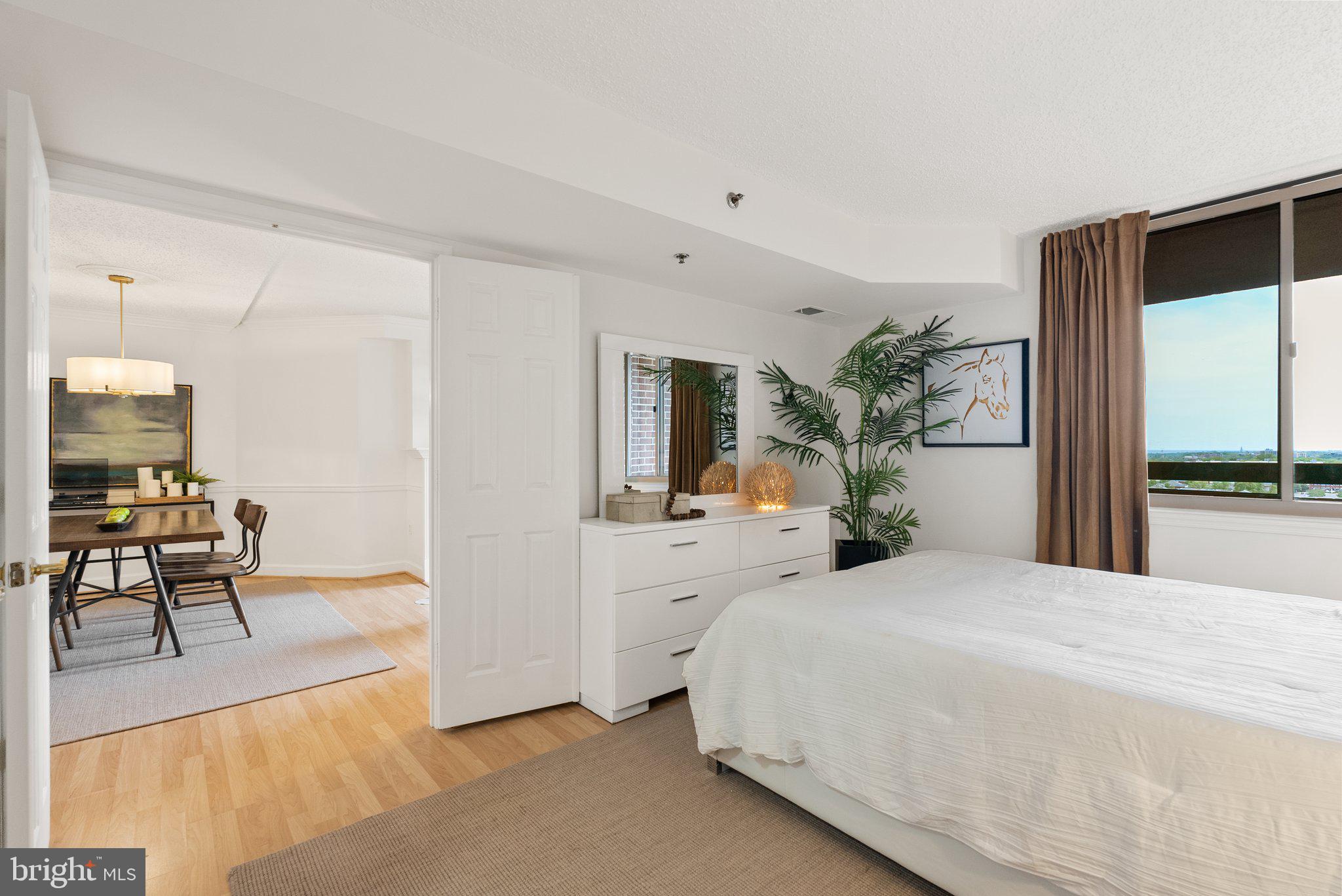 THE WILLIAMSBURG - Residential