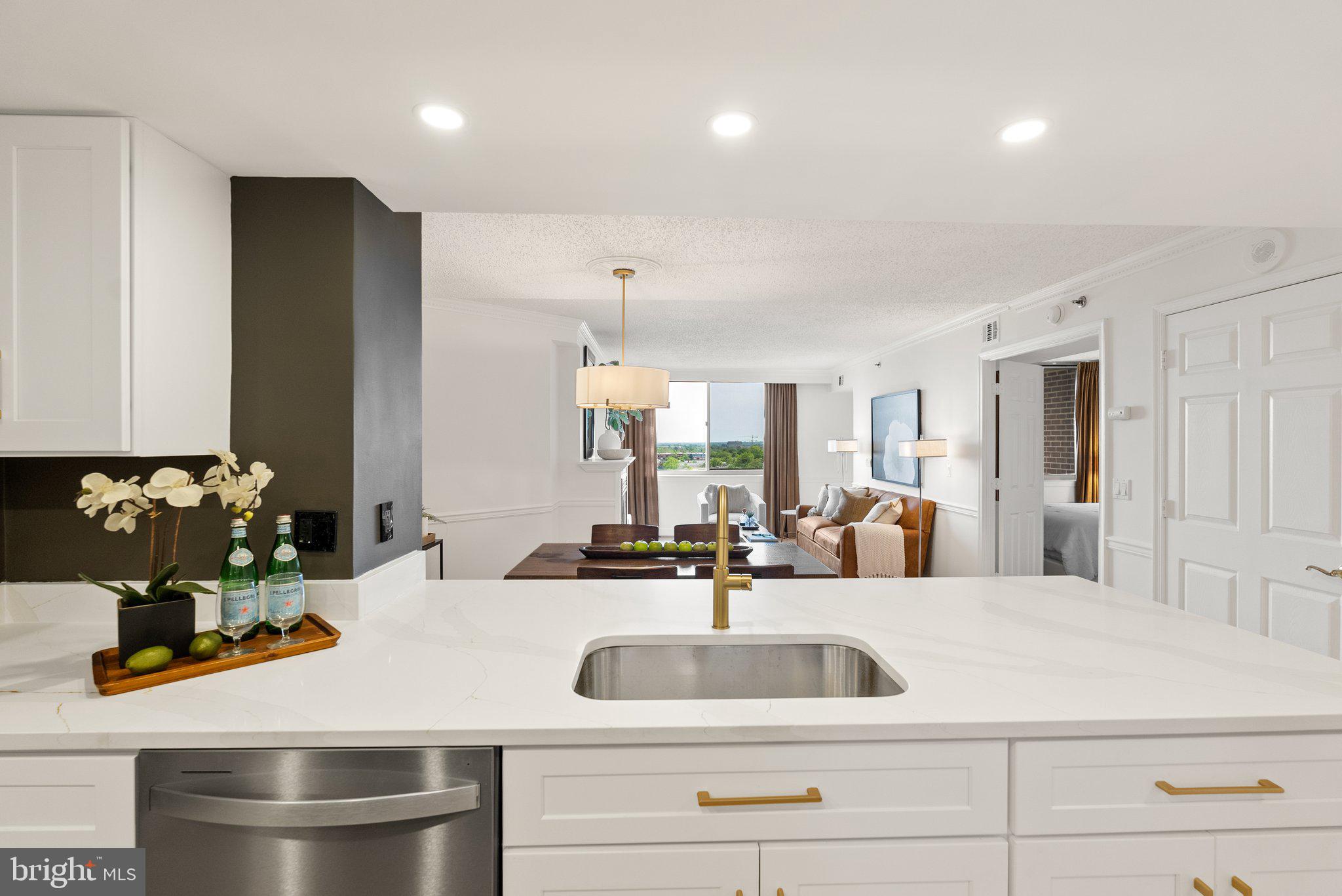 THE WILLIAMSBURG - Residential