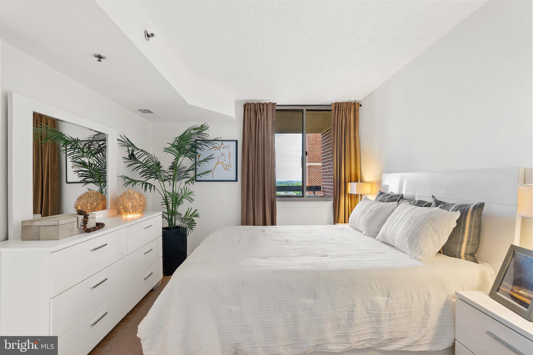 THE WILLIAMSBURG - Residential