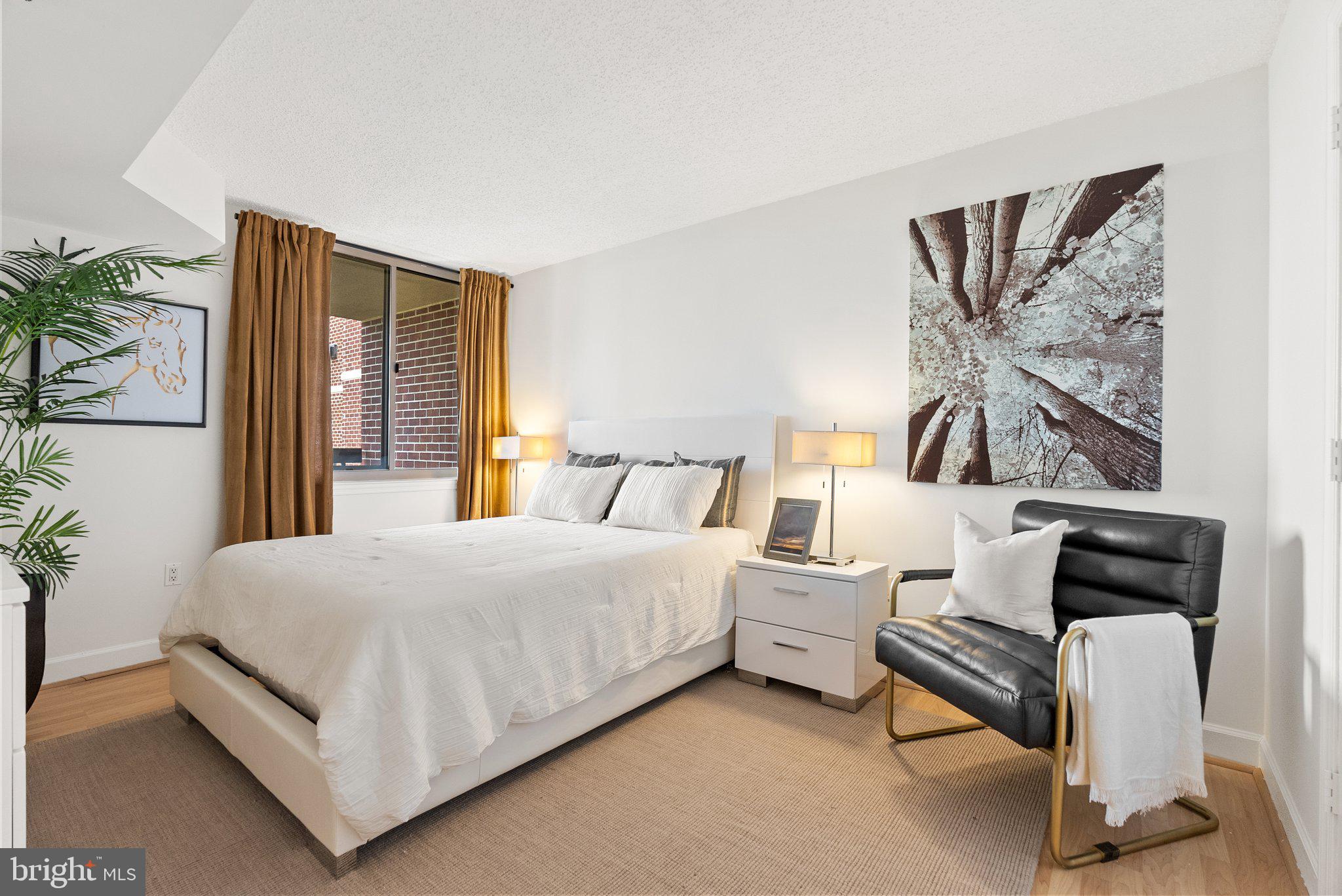 THE WILLIAMSBURG - Residential