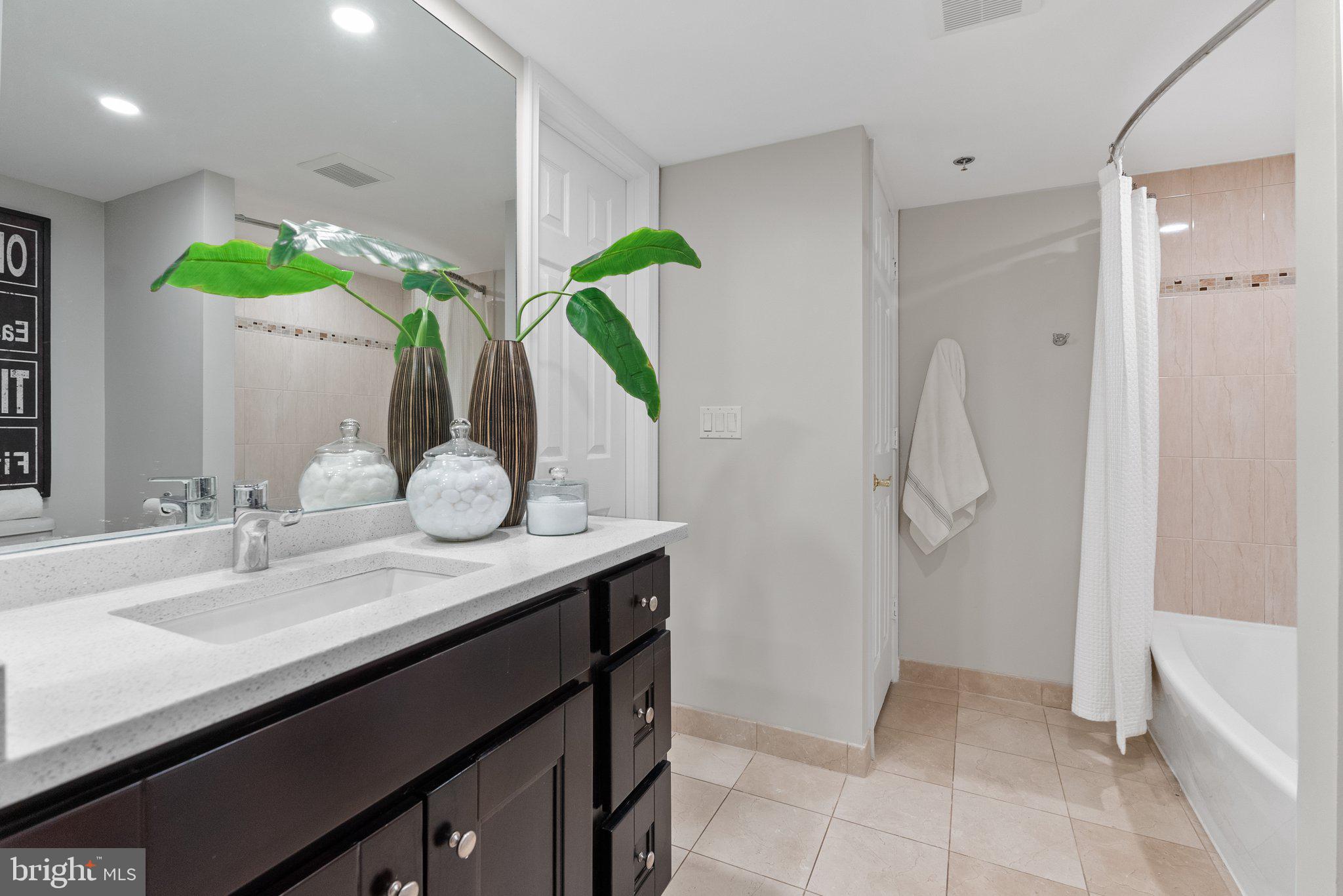 THE WILLIAMSBURG - Residential