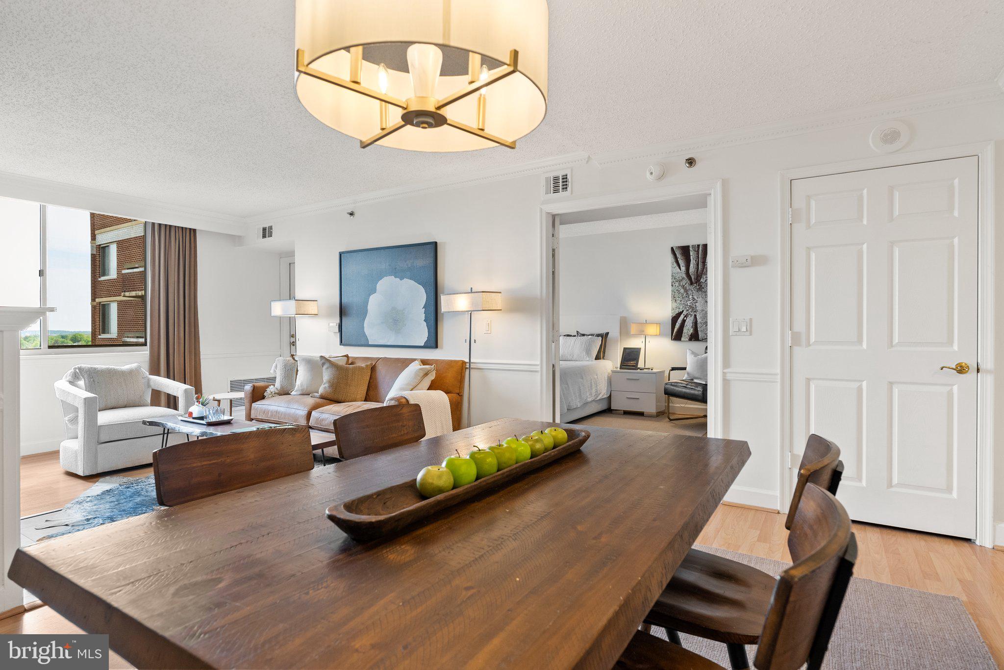 THE WILLIAMSBURG - Residential