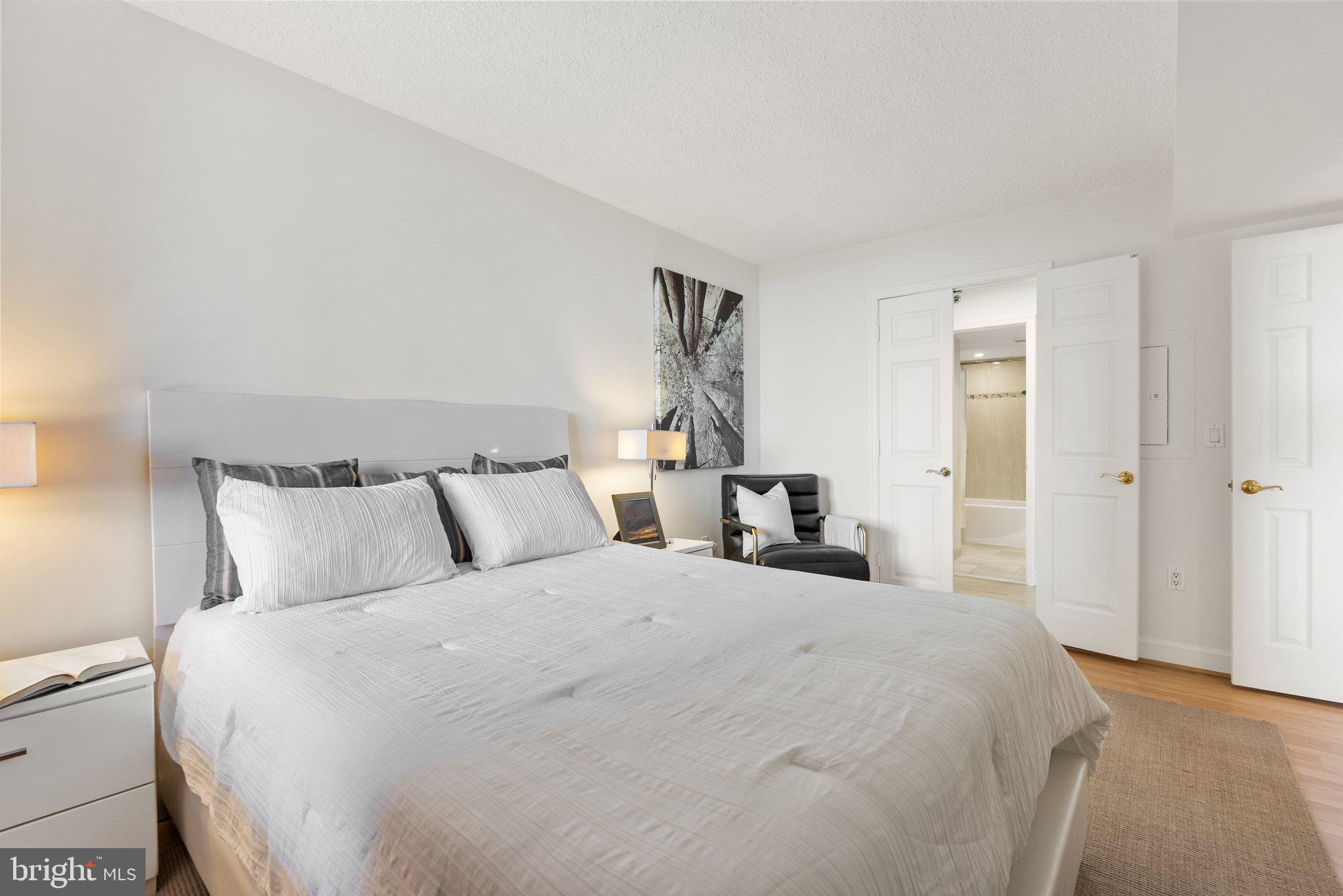 THE WILLIAMSBURG - Residential