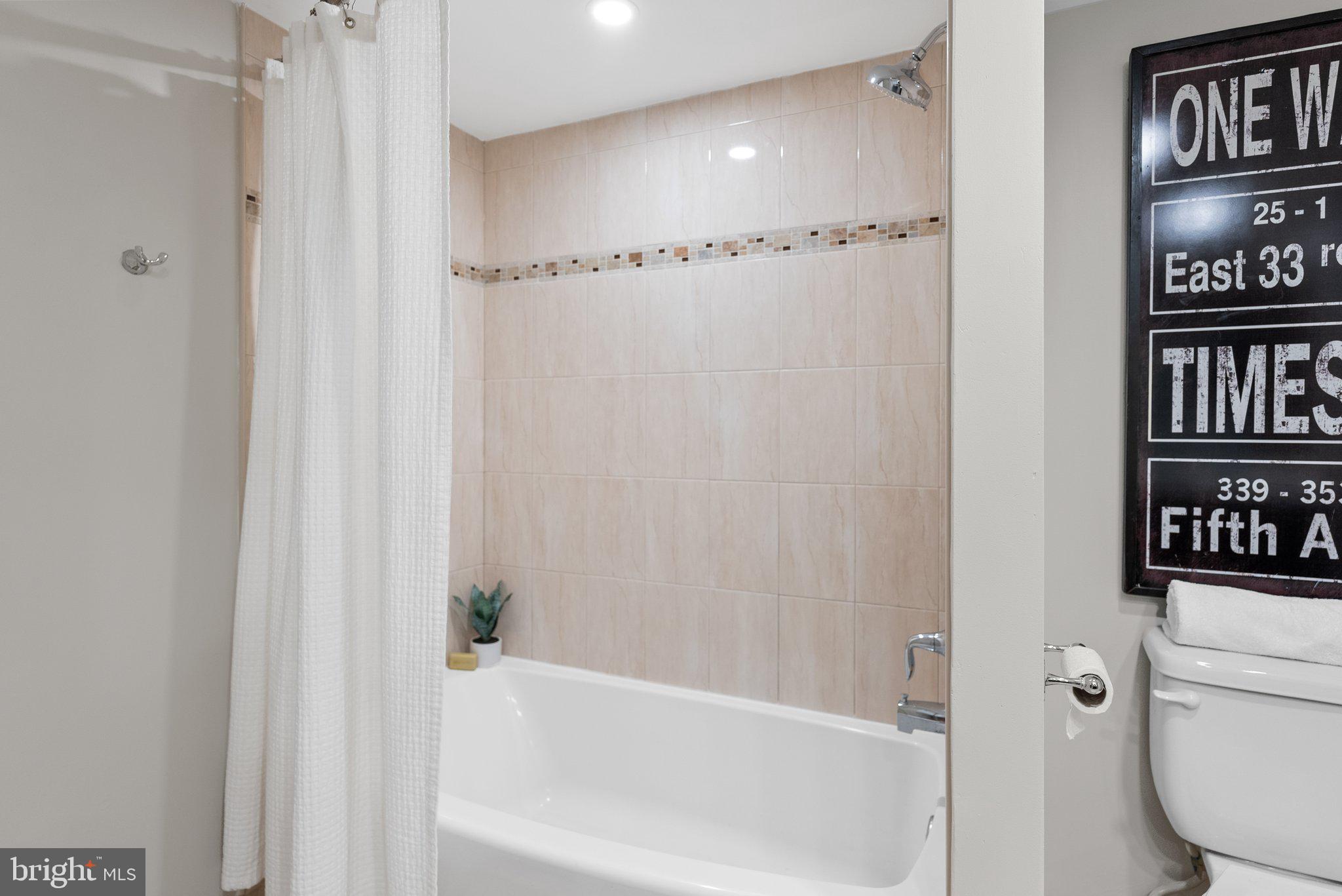 THE WILLIAMSBURG - Residential