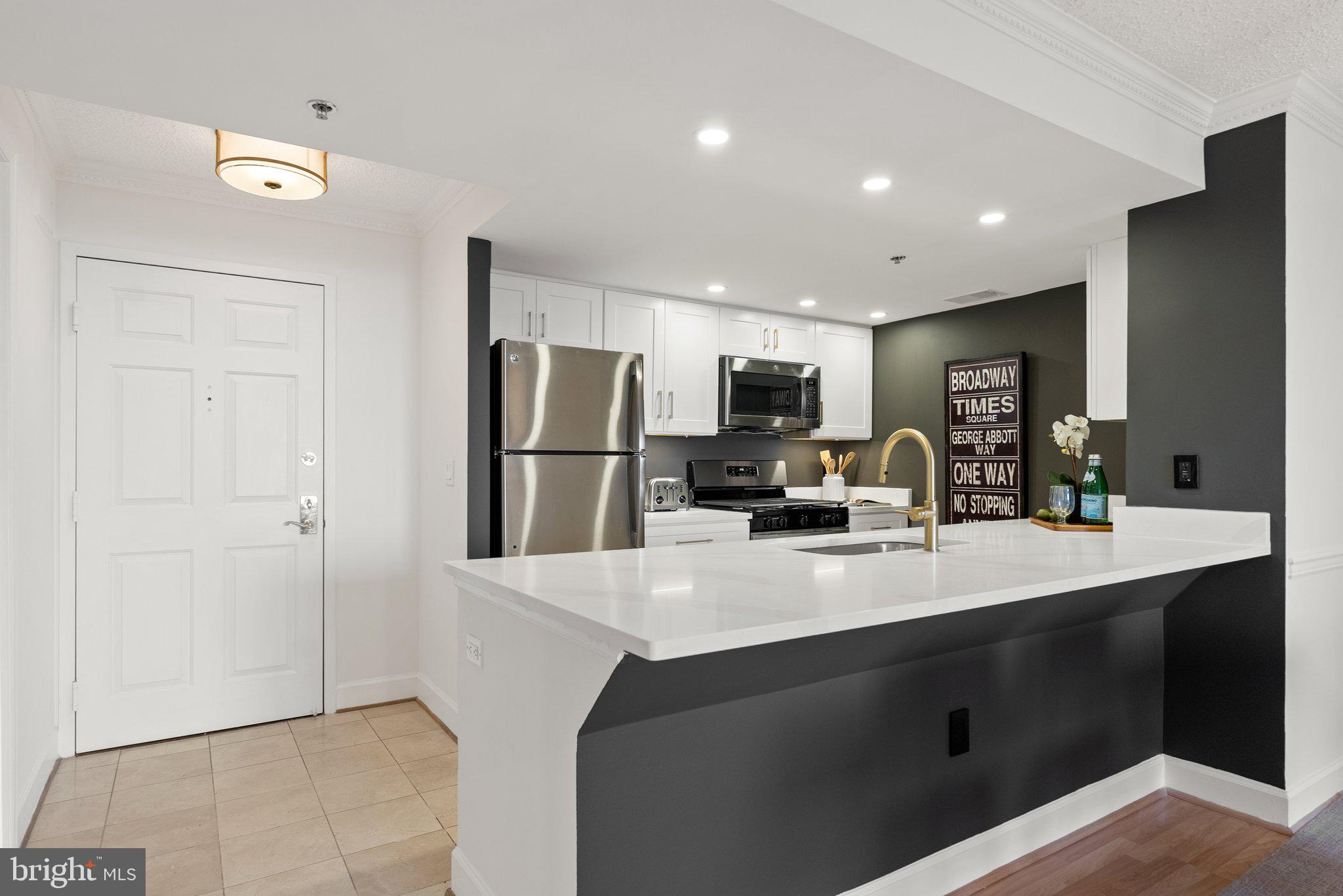 THE WILLIAMSBURG - Residential