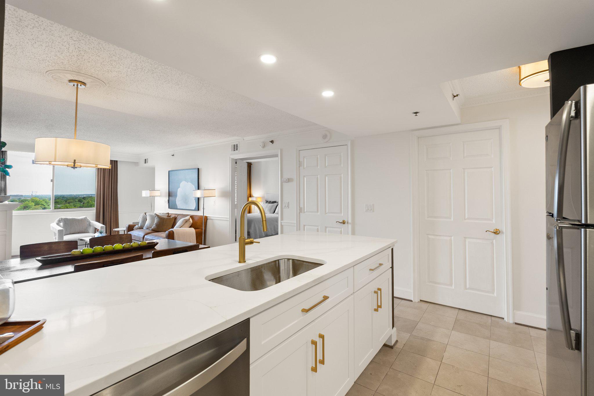 THE WILLIAMSBURG - Residential