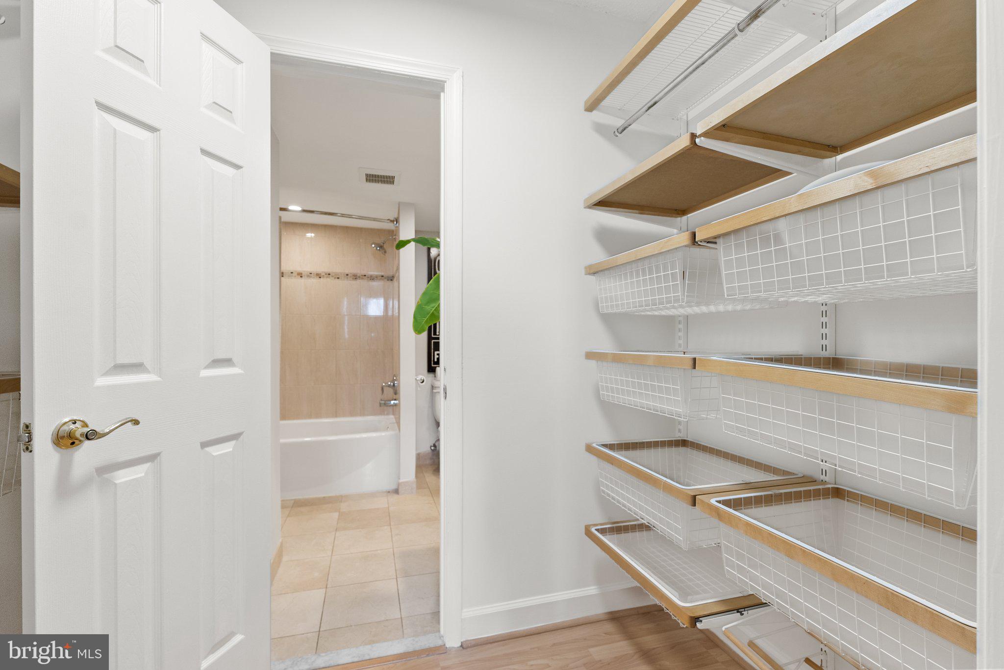 THE WILLIAMSBURG - Residential