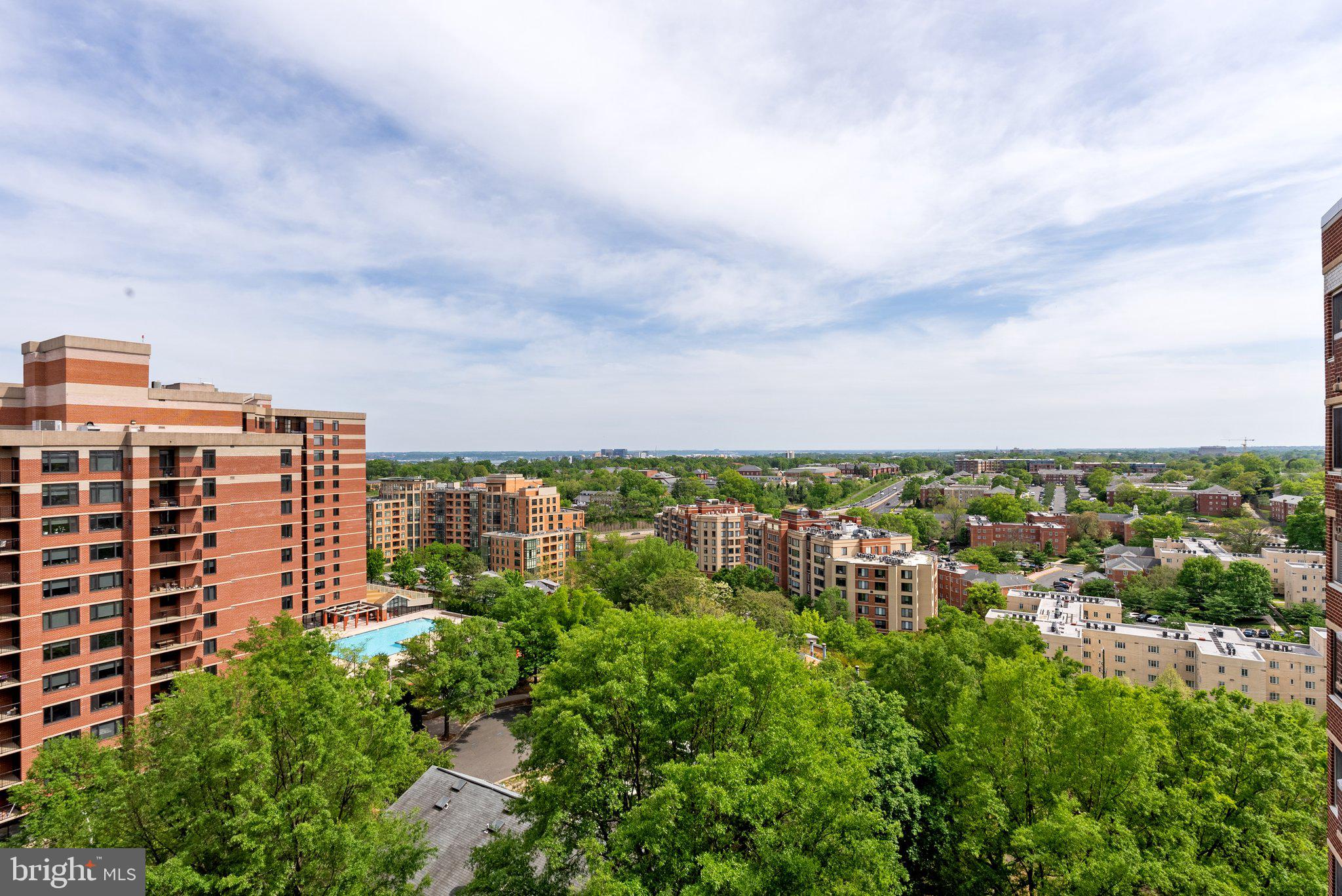 THE WILLIAMSBURG - Residential