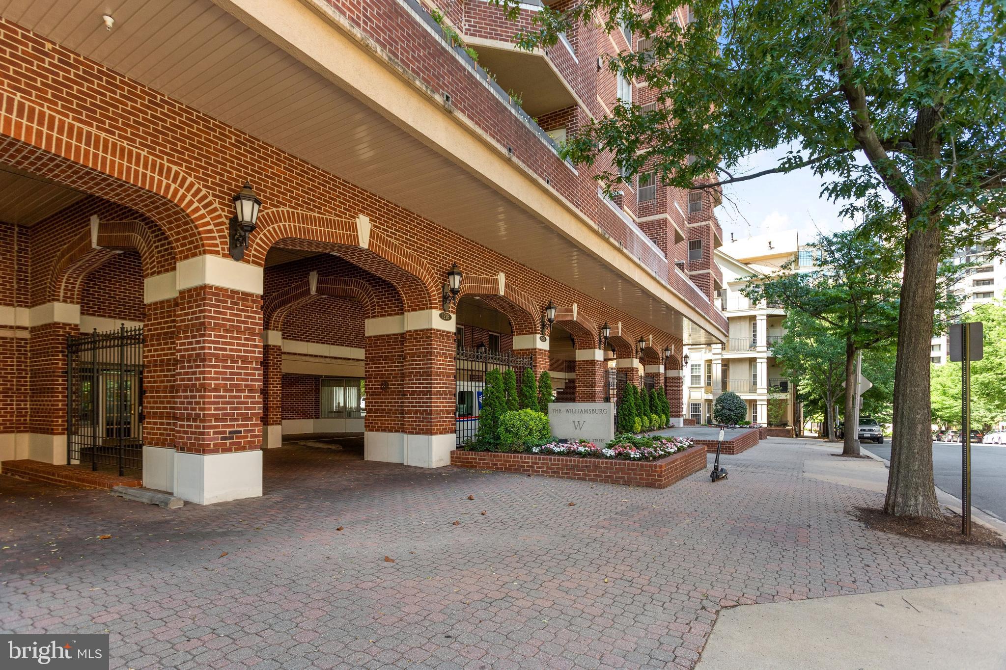 THE WILLIAMSBURG - Residential