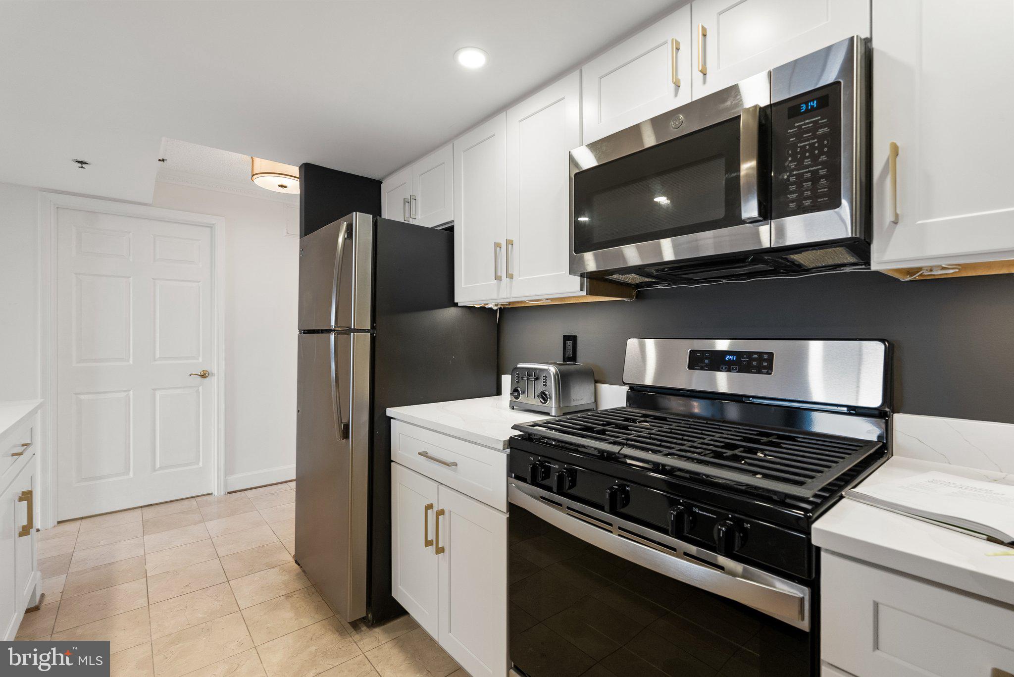 THE WILLIAMSBURG - Residential