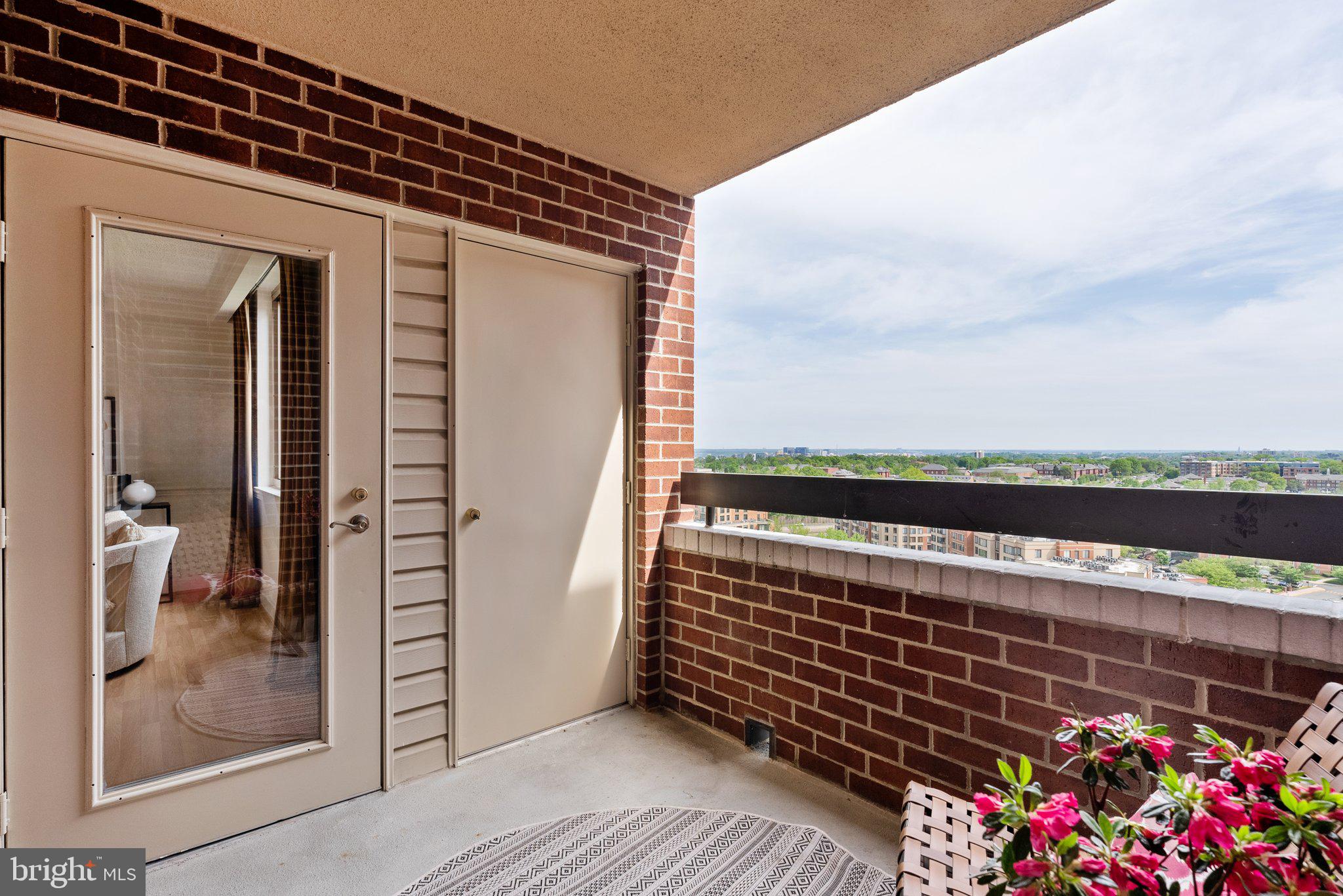 THE WILLIAMSBURG - Residential