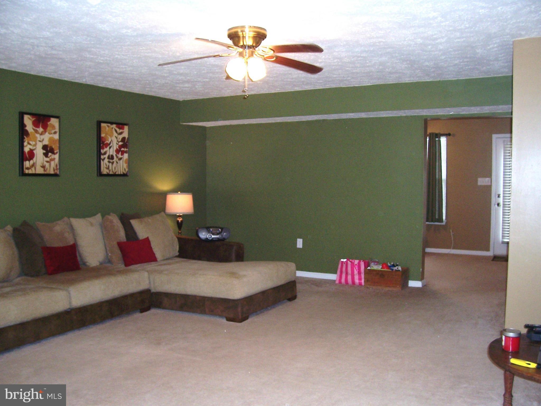 ST CHARLES SUB - HAMPSHIRE - Residential Lease