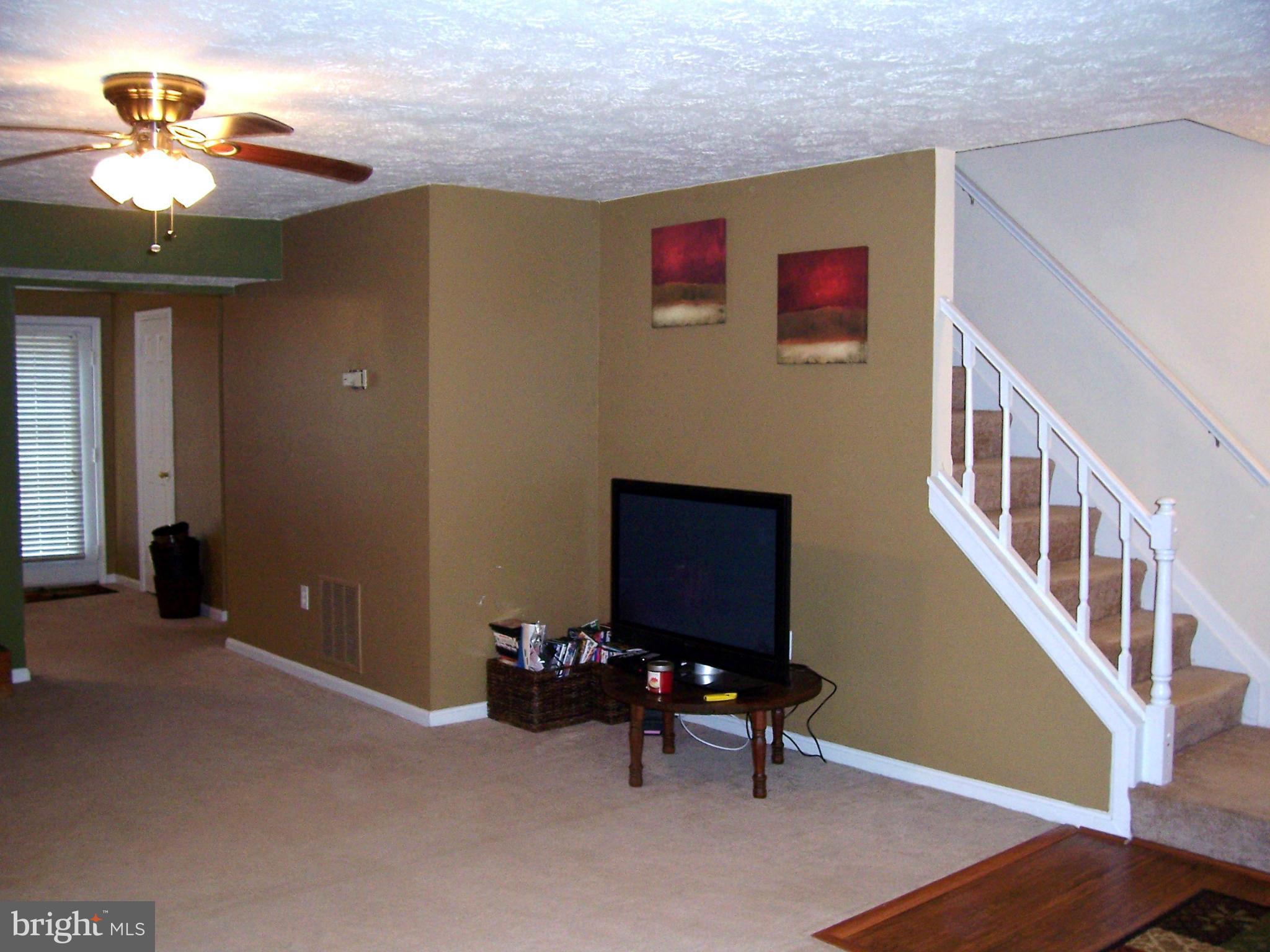 ST CHARLES SUB - HAMPSHIRE - Residential Lease