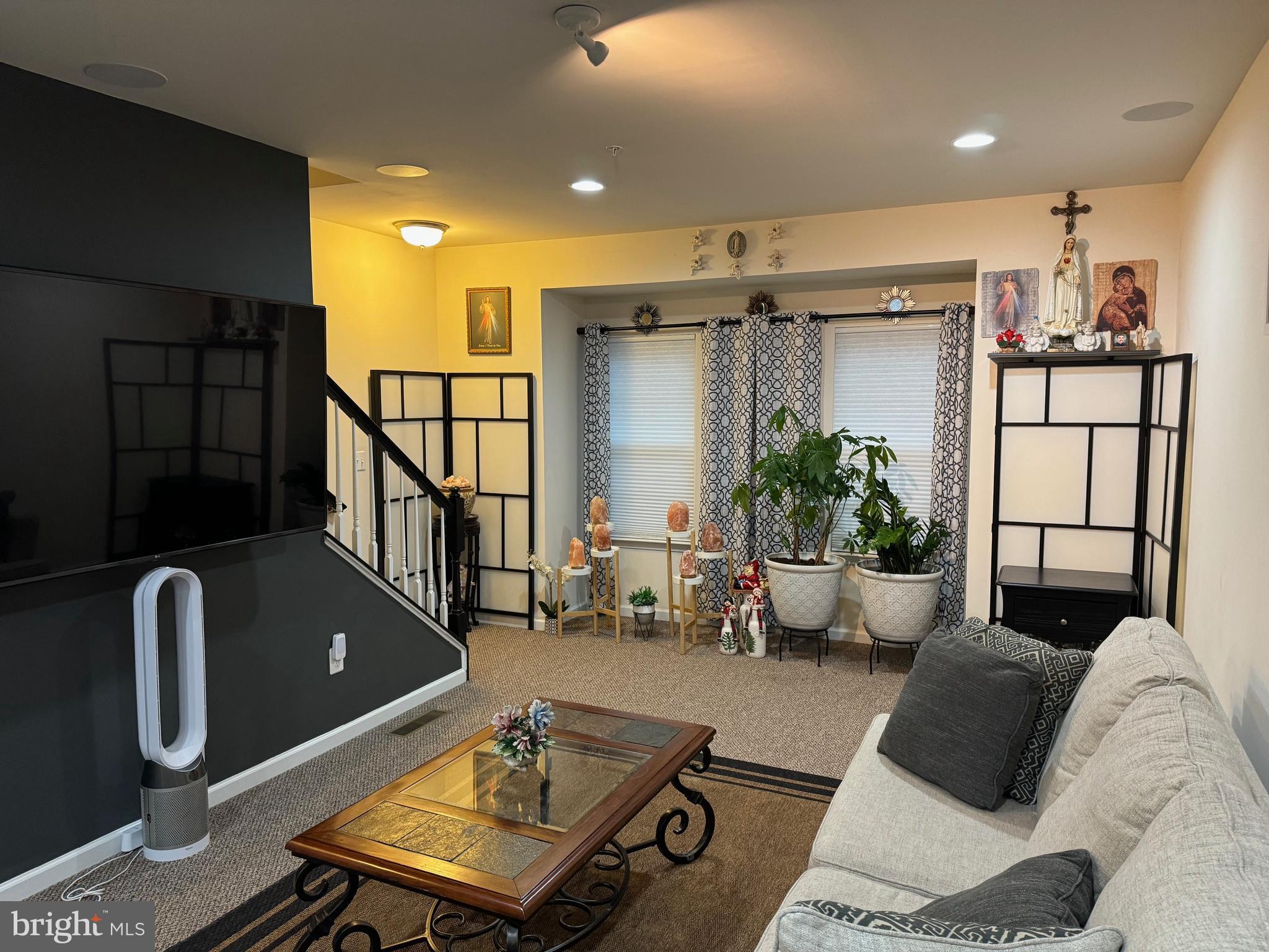 HOWARD SQUARE - Residential