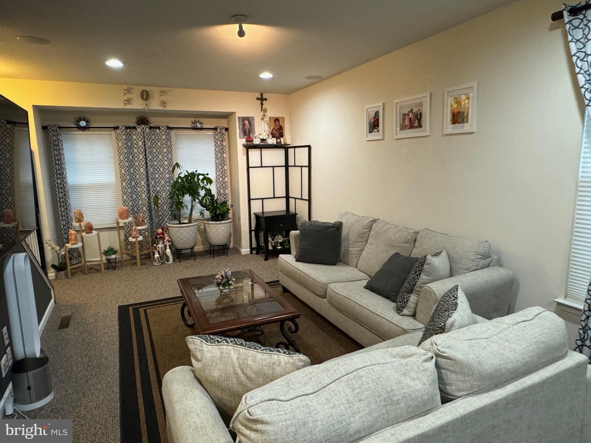 HOWARD SQUARE - Residential