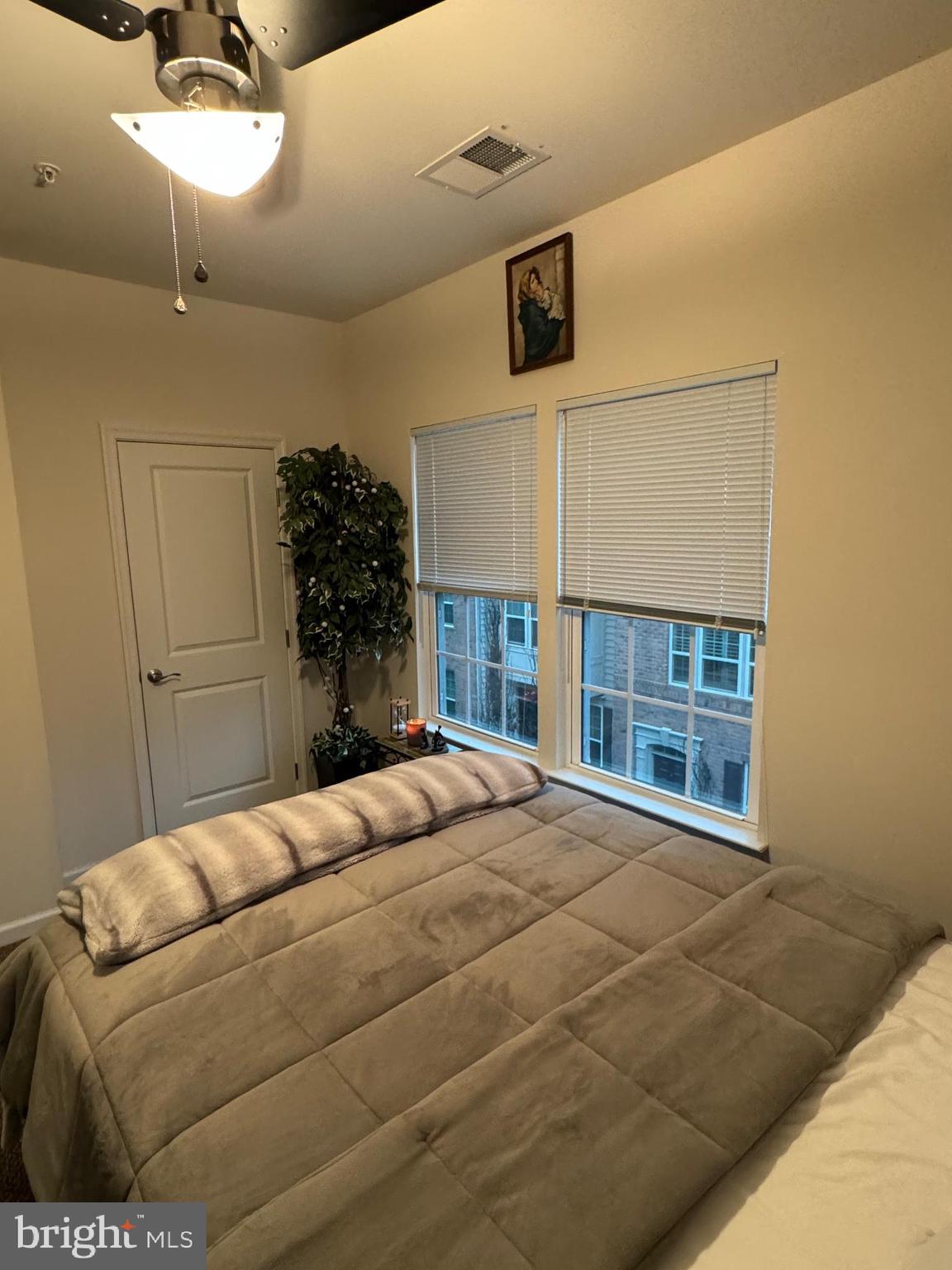 HOWARD SQUARE - Residential