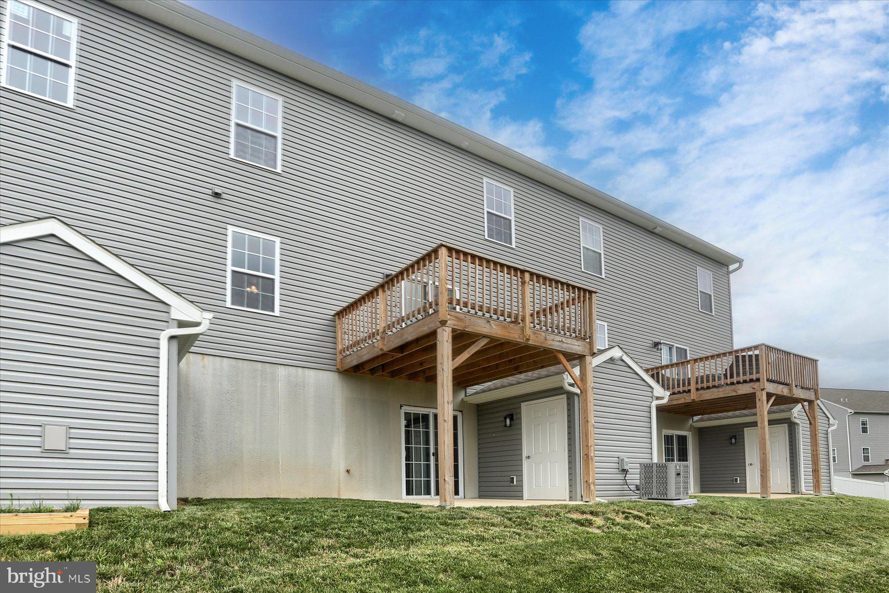 MACINTOSH CROSSING - Residential