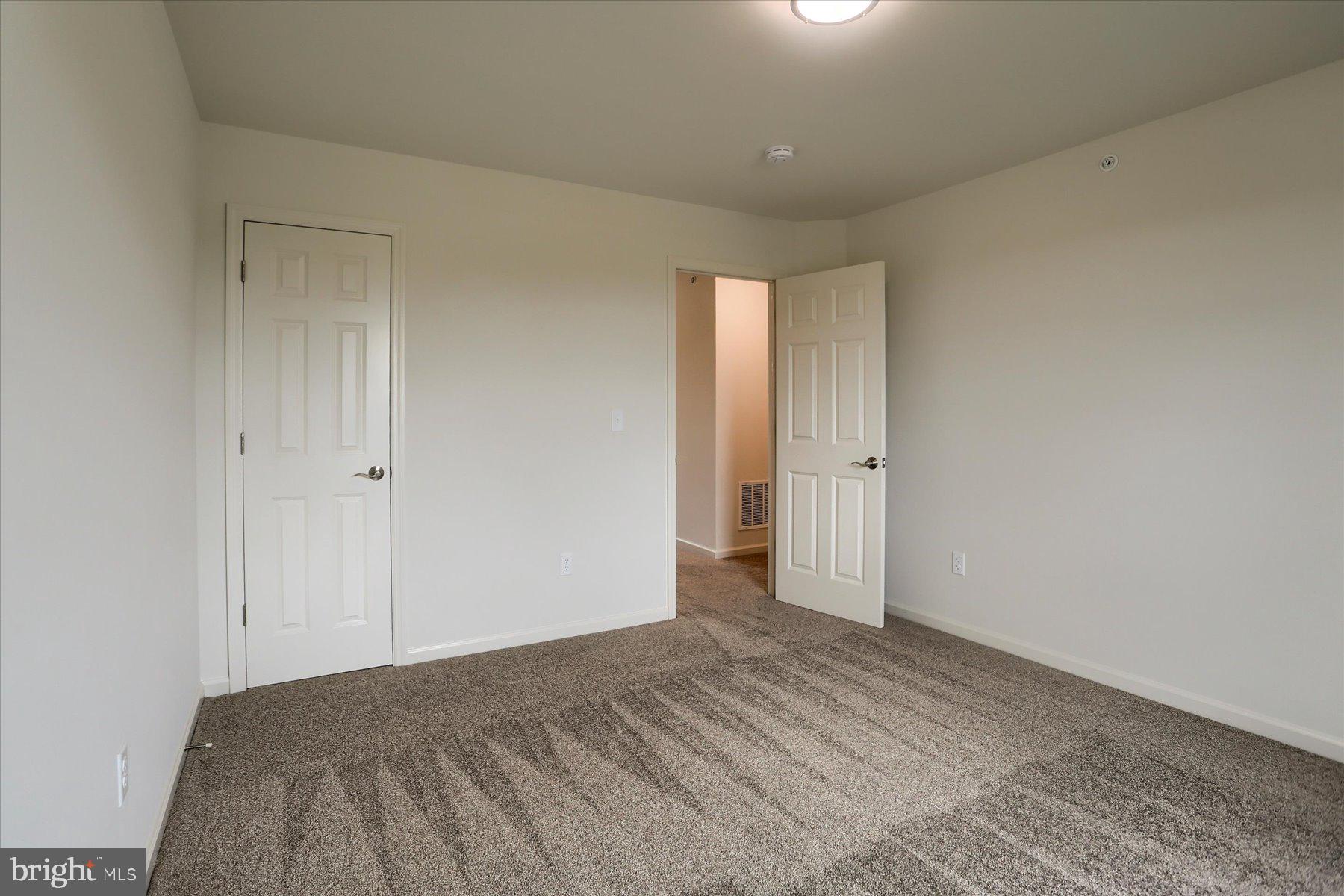 MACINTOSH CROSSING - Residential