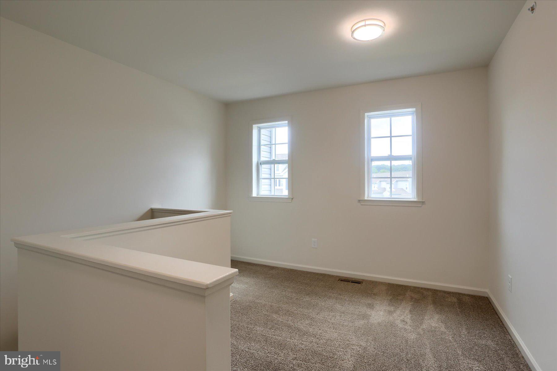 MACINTOSH CROSSING - Residential