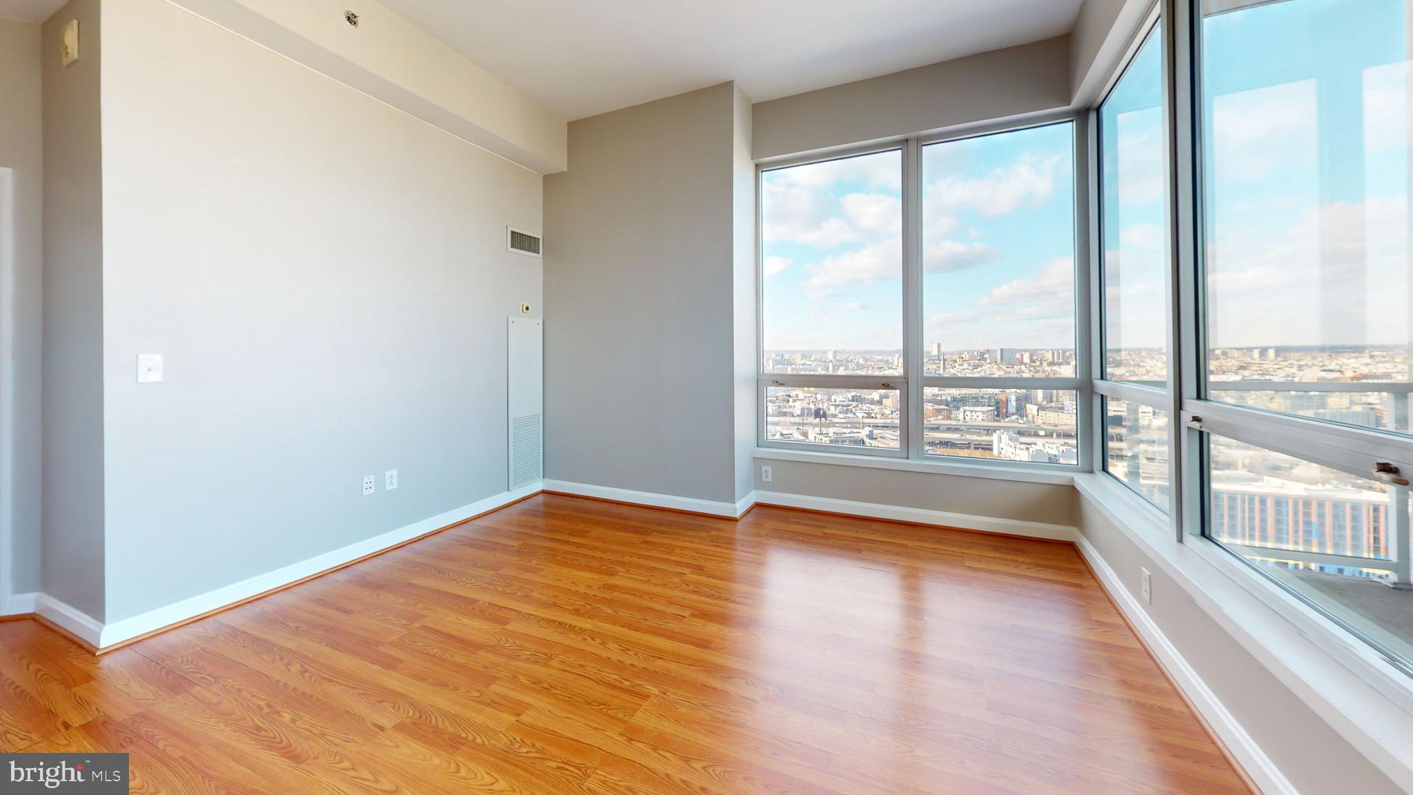 WATERFRONT SQUARE - Residential