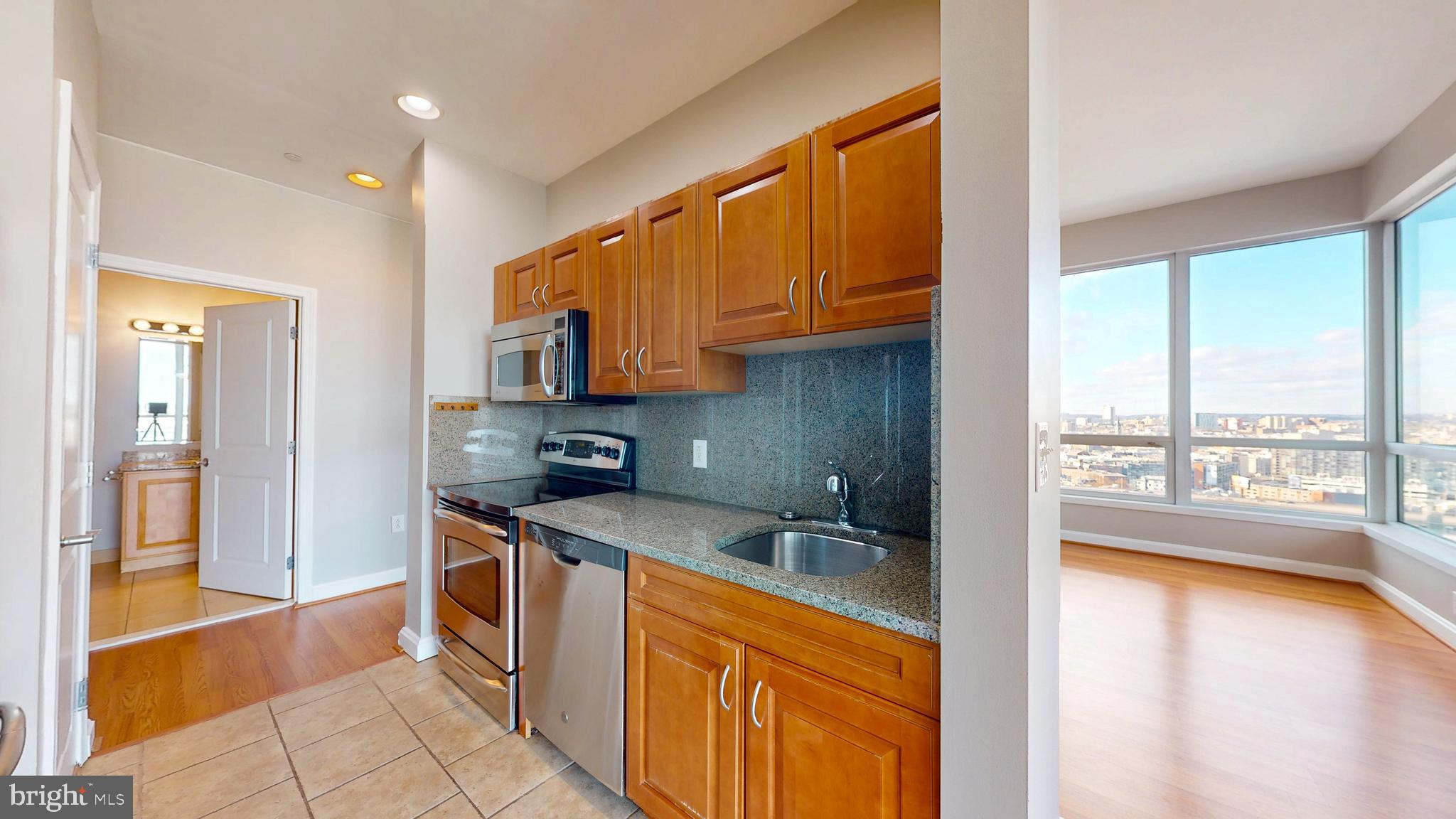 WATERFRONT SQUARE - Residential