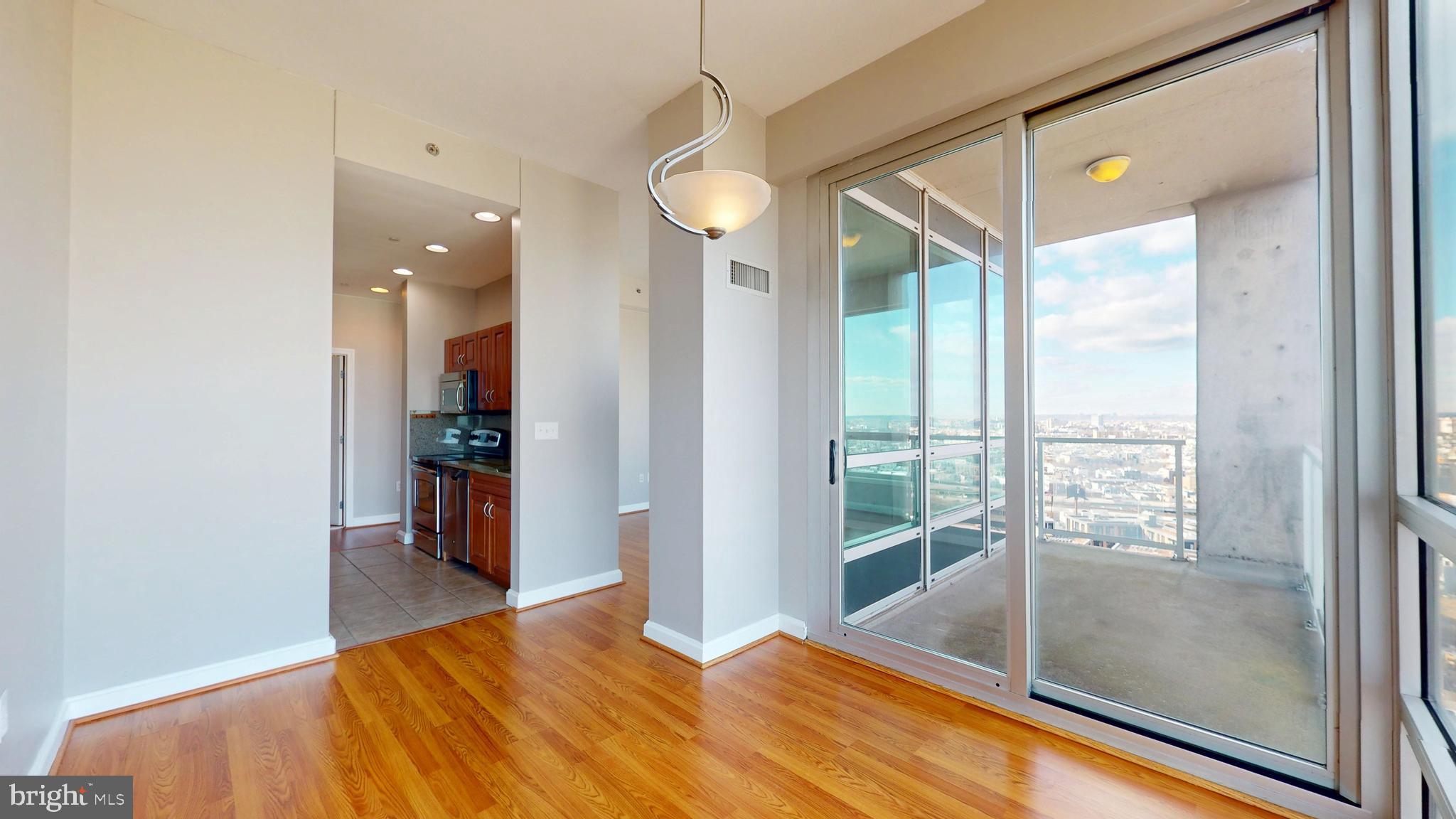 WATERFRONT SQUARE - Residential