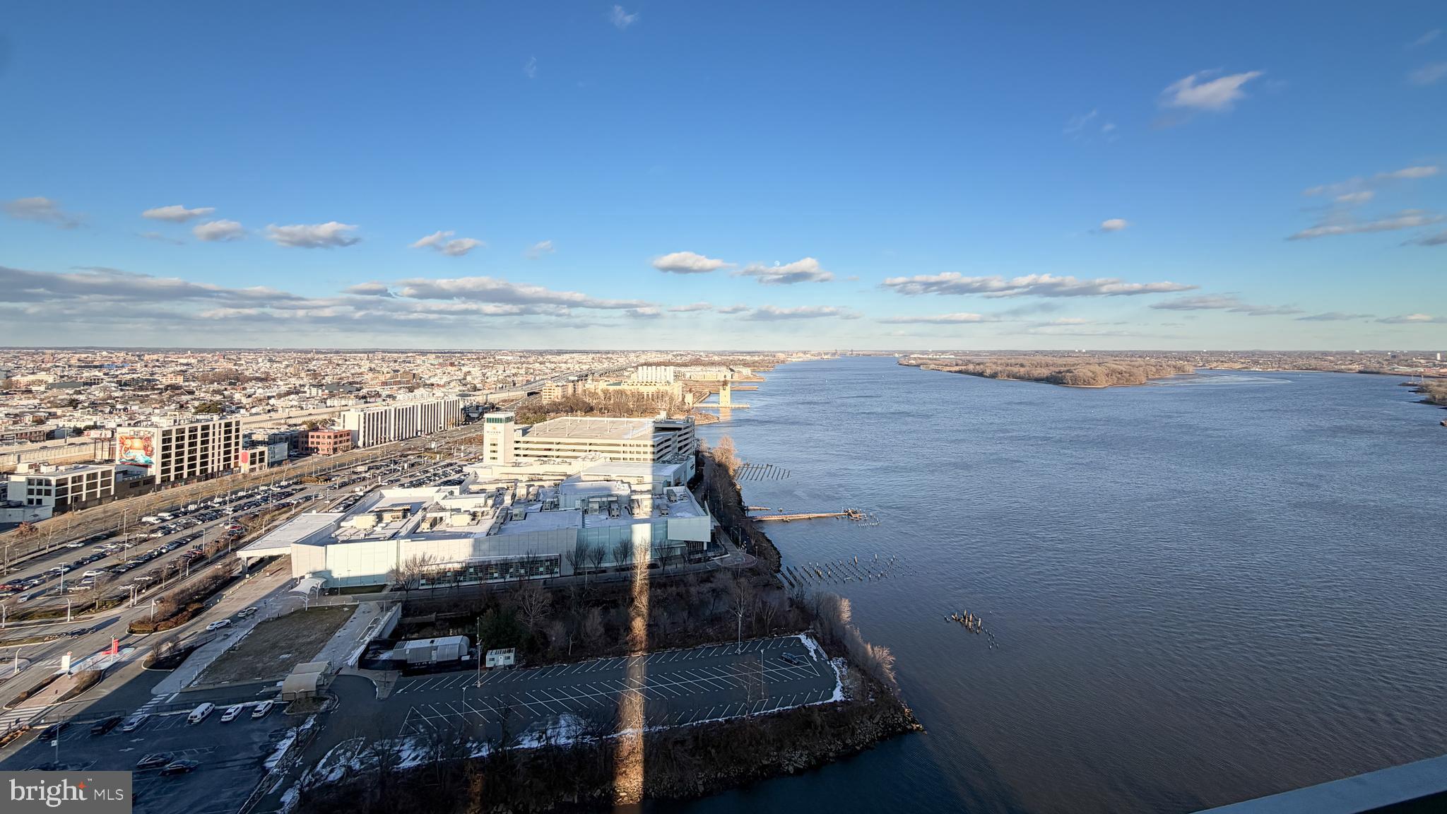 WATERFRONT SQUARE - Residential