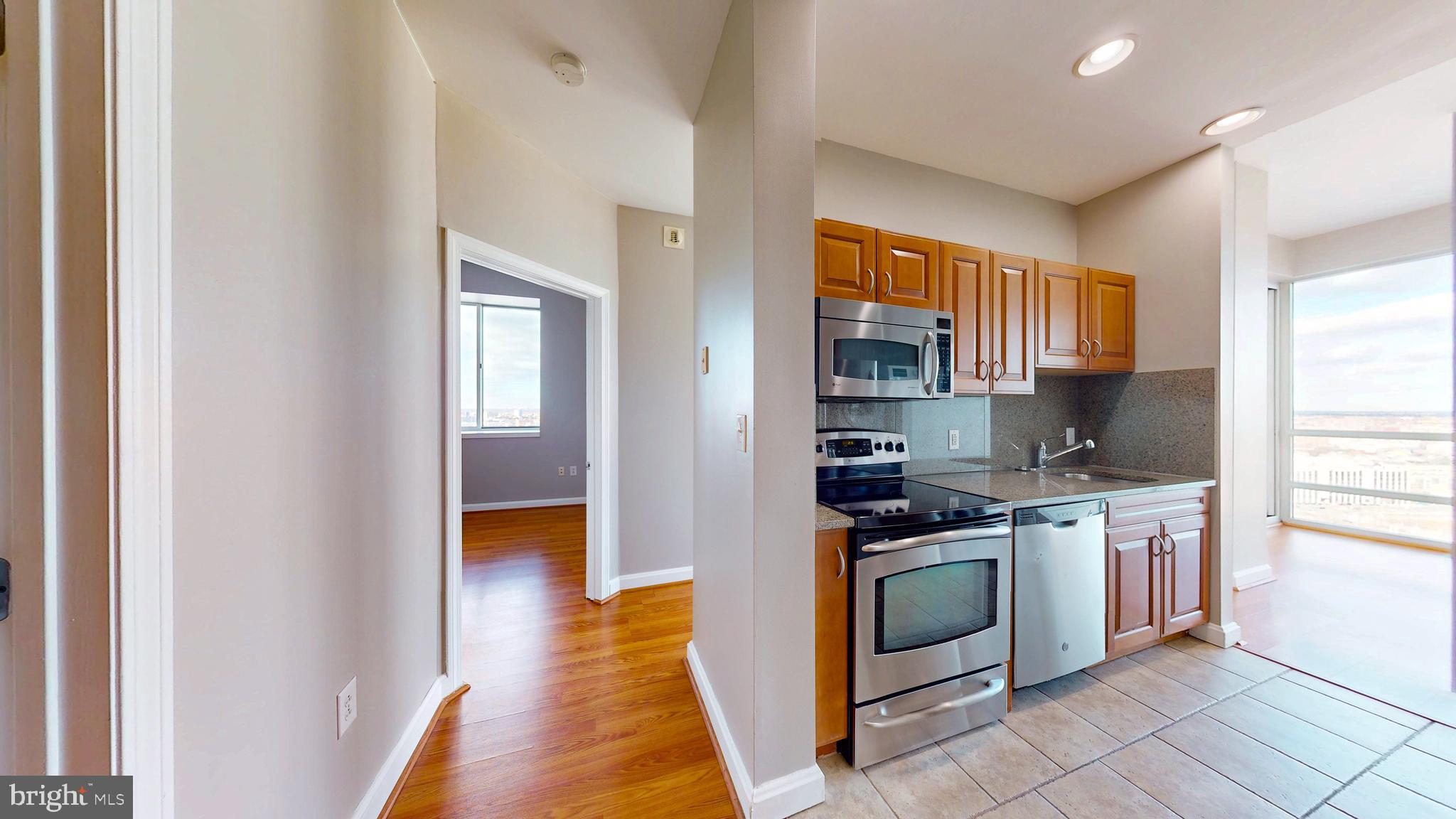 WATERFRONT SQUARE - Residential