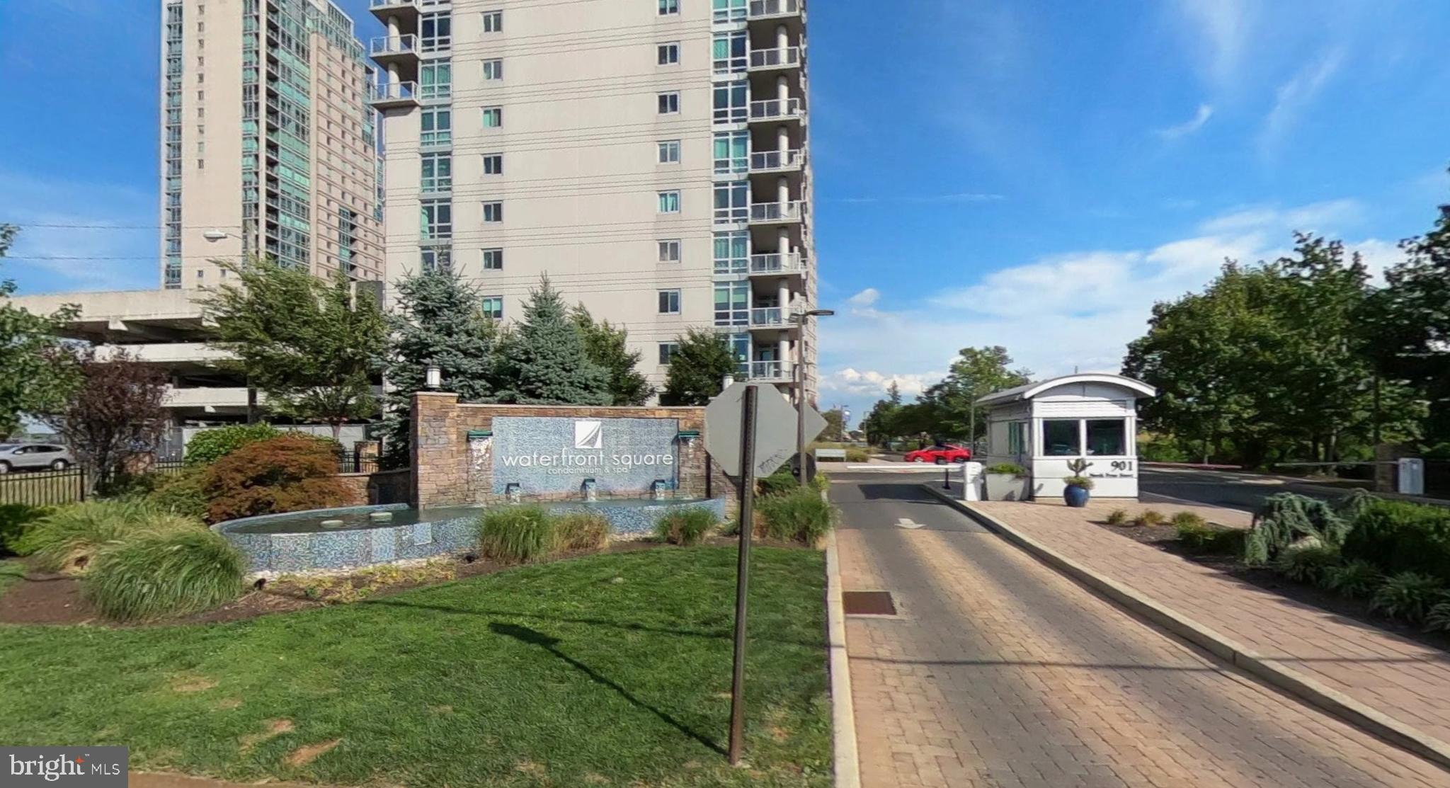 WATERFRONT SQUARE - Residential