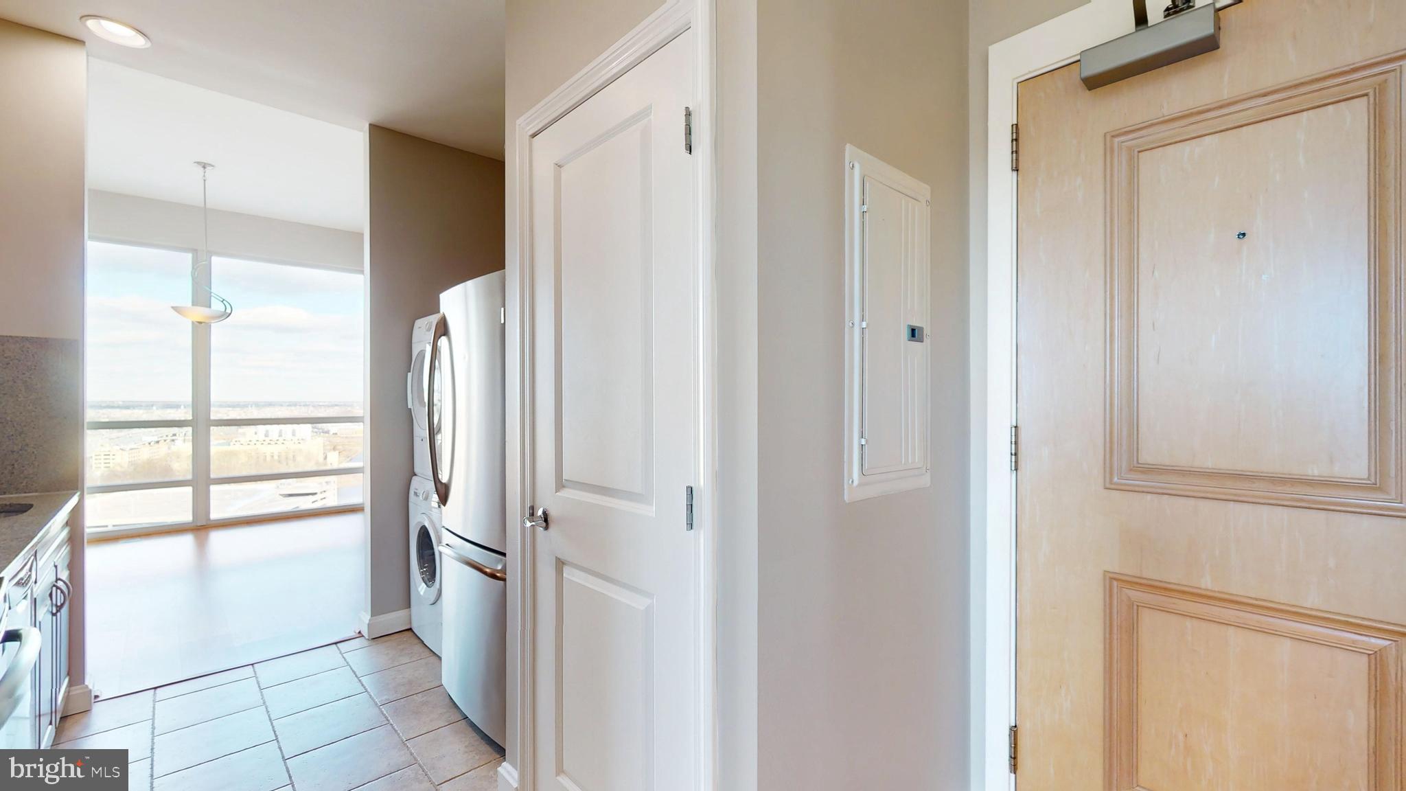 WATERFRONT SQUARE - Residential