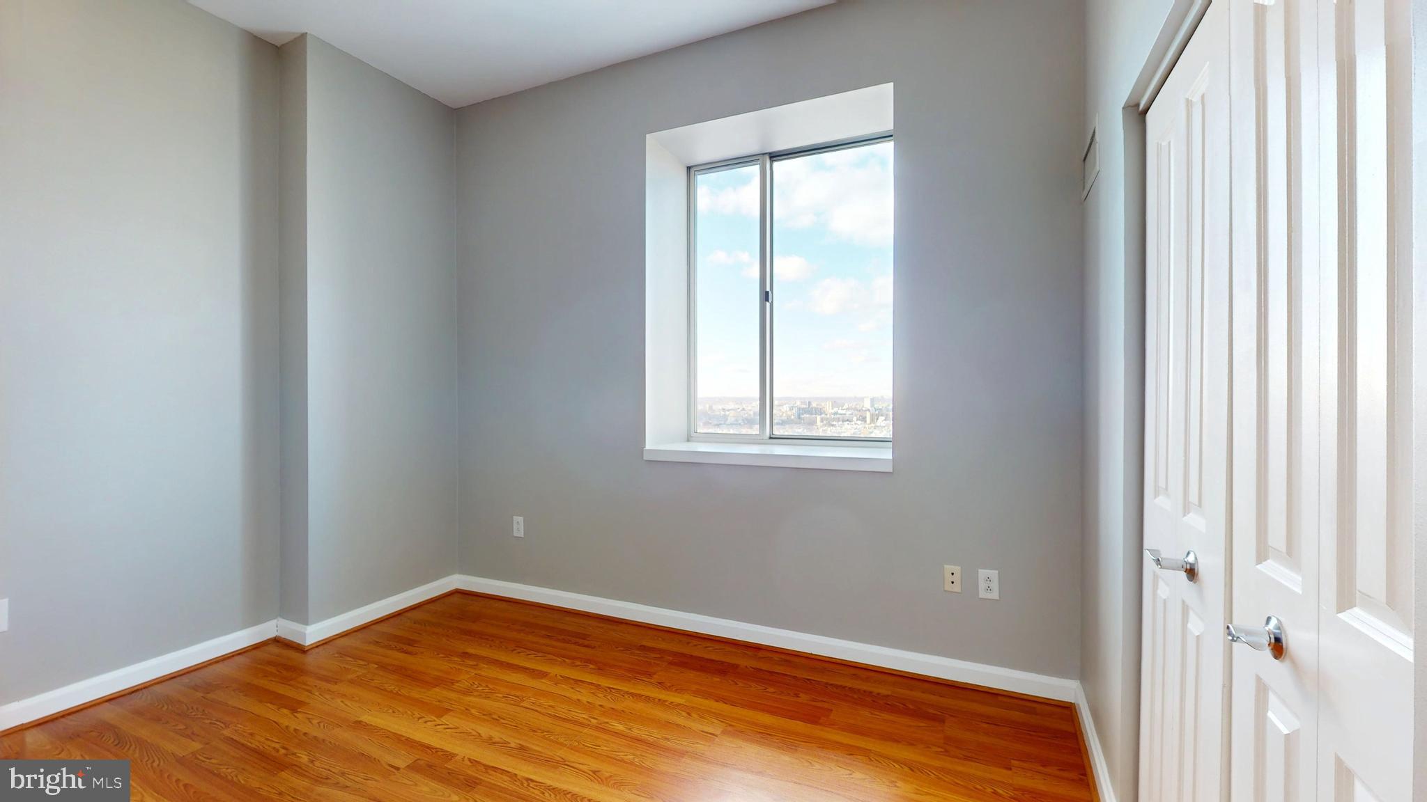 WATERFRONT SQUARE - Residential