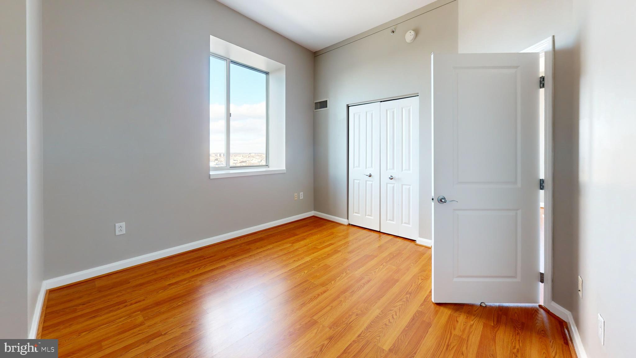 WATERFRONT SQUARE - Residential