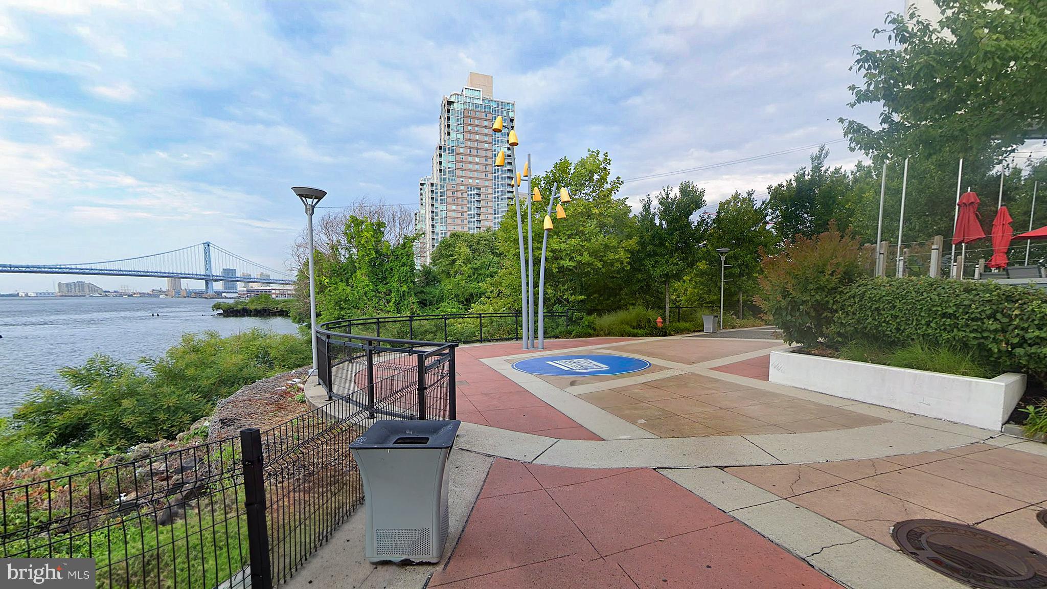 WATERFRONT SQUARE - Residential