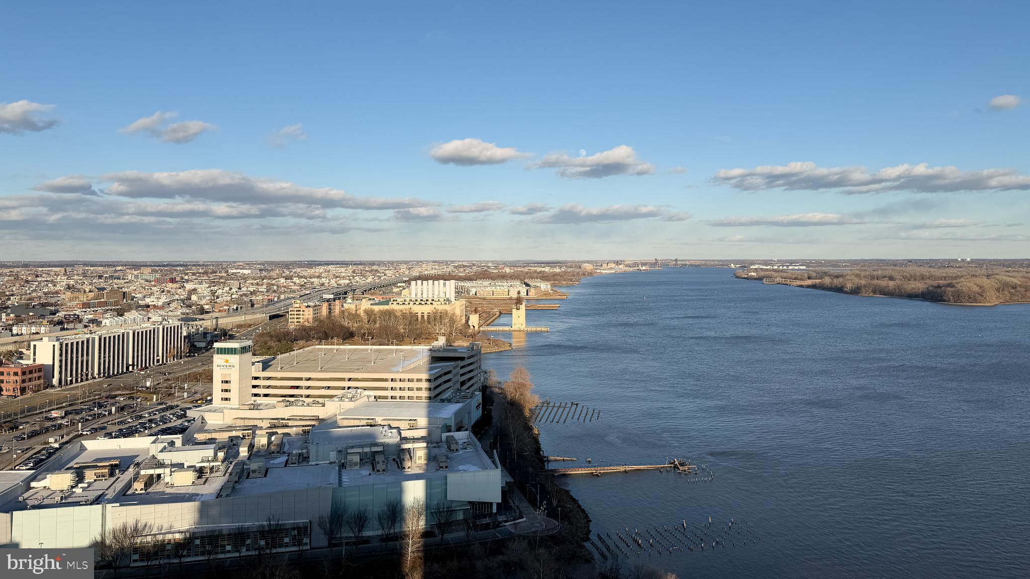 WATERFRONT SQUARE - Residential