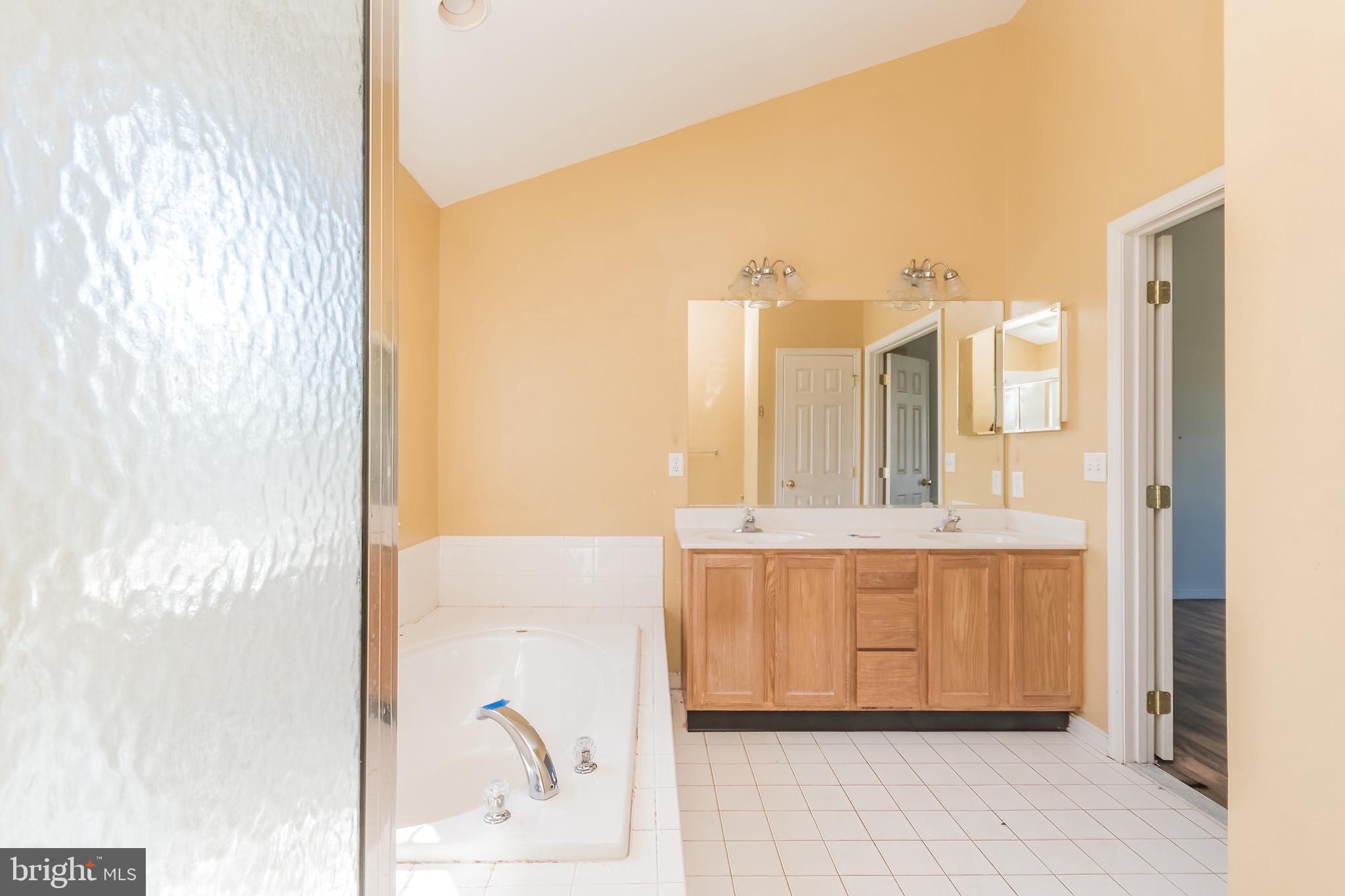 APPLE KNOLLS ESTATES - Residential