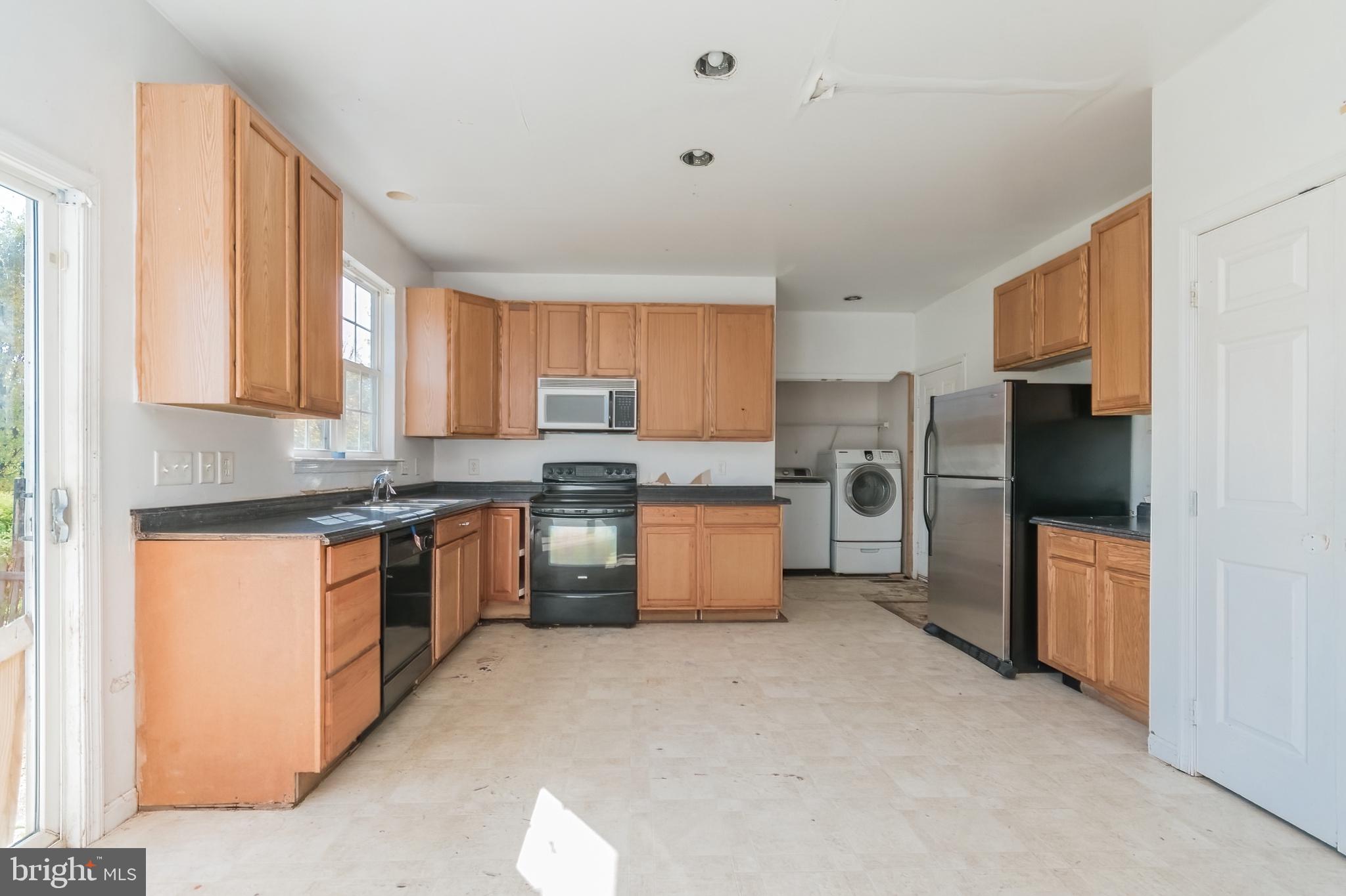 APPLE KNOLLS ESTATES - Residential