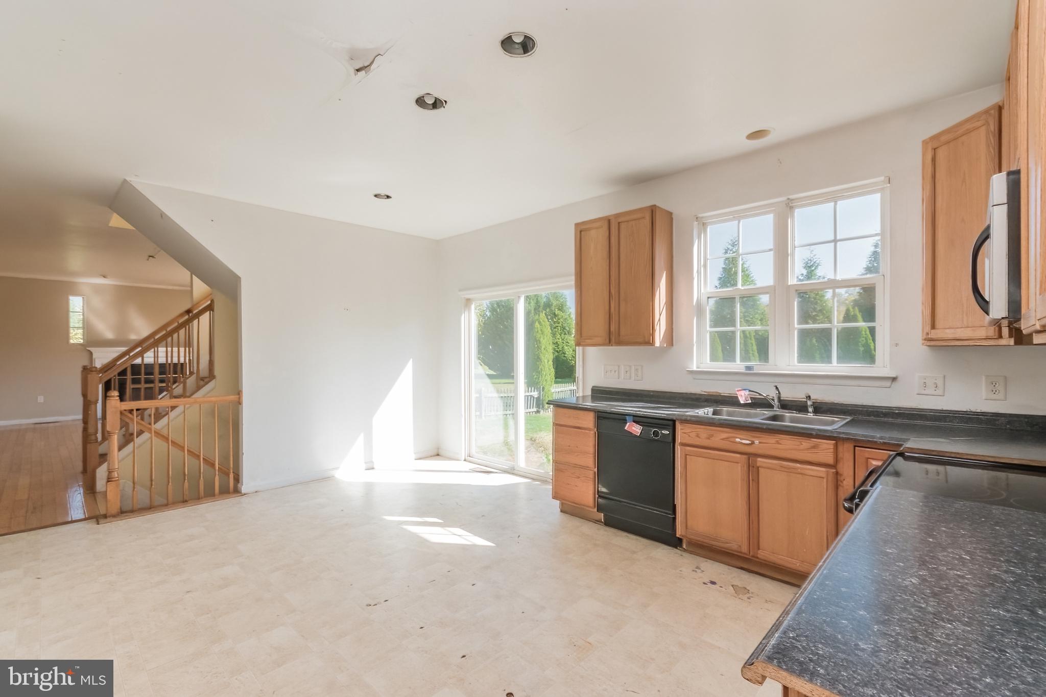 APPLE KNOLLS ESTATES - Residential