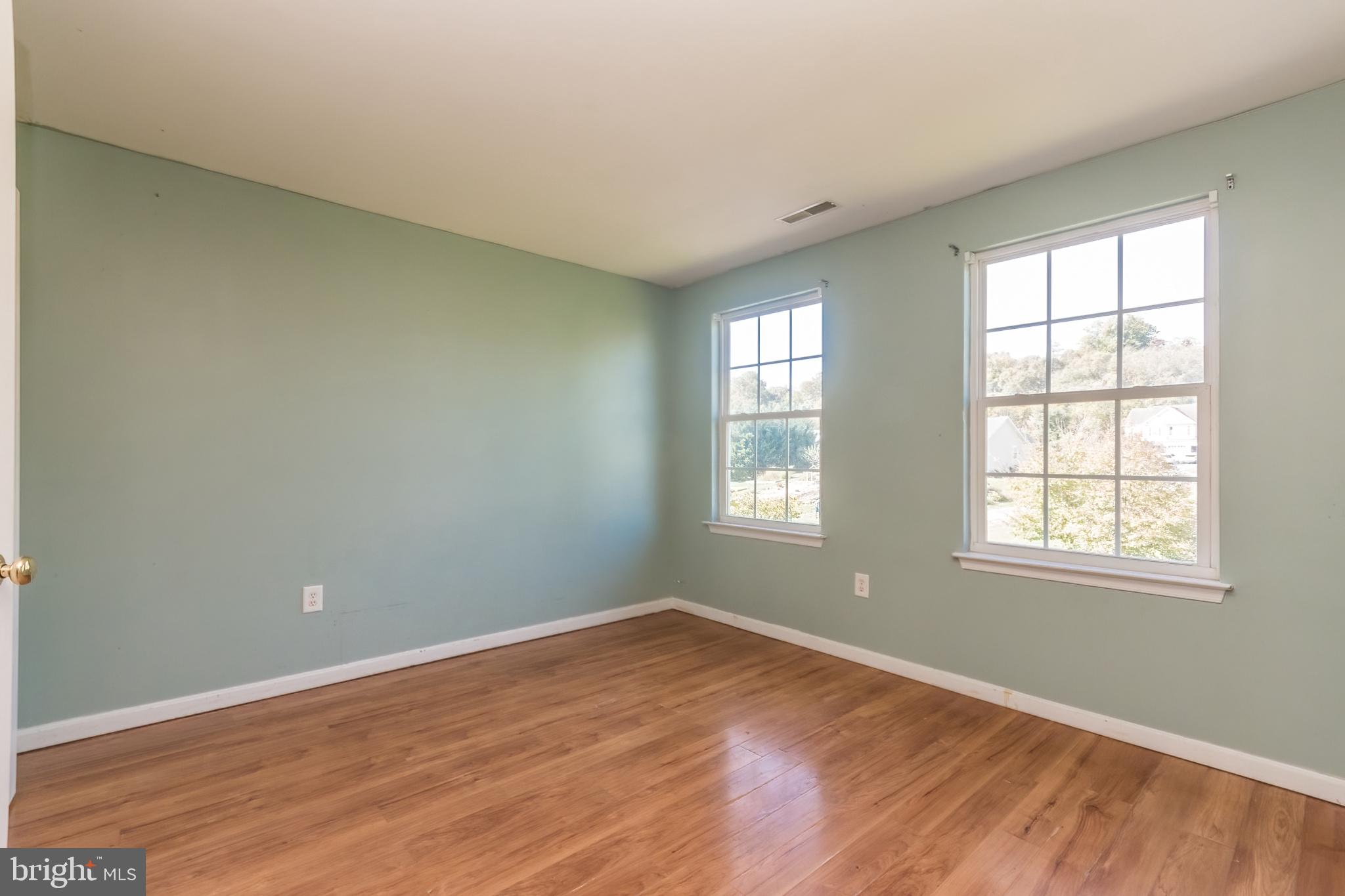 APPLE KNOLLS ESTATES - Residential