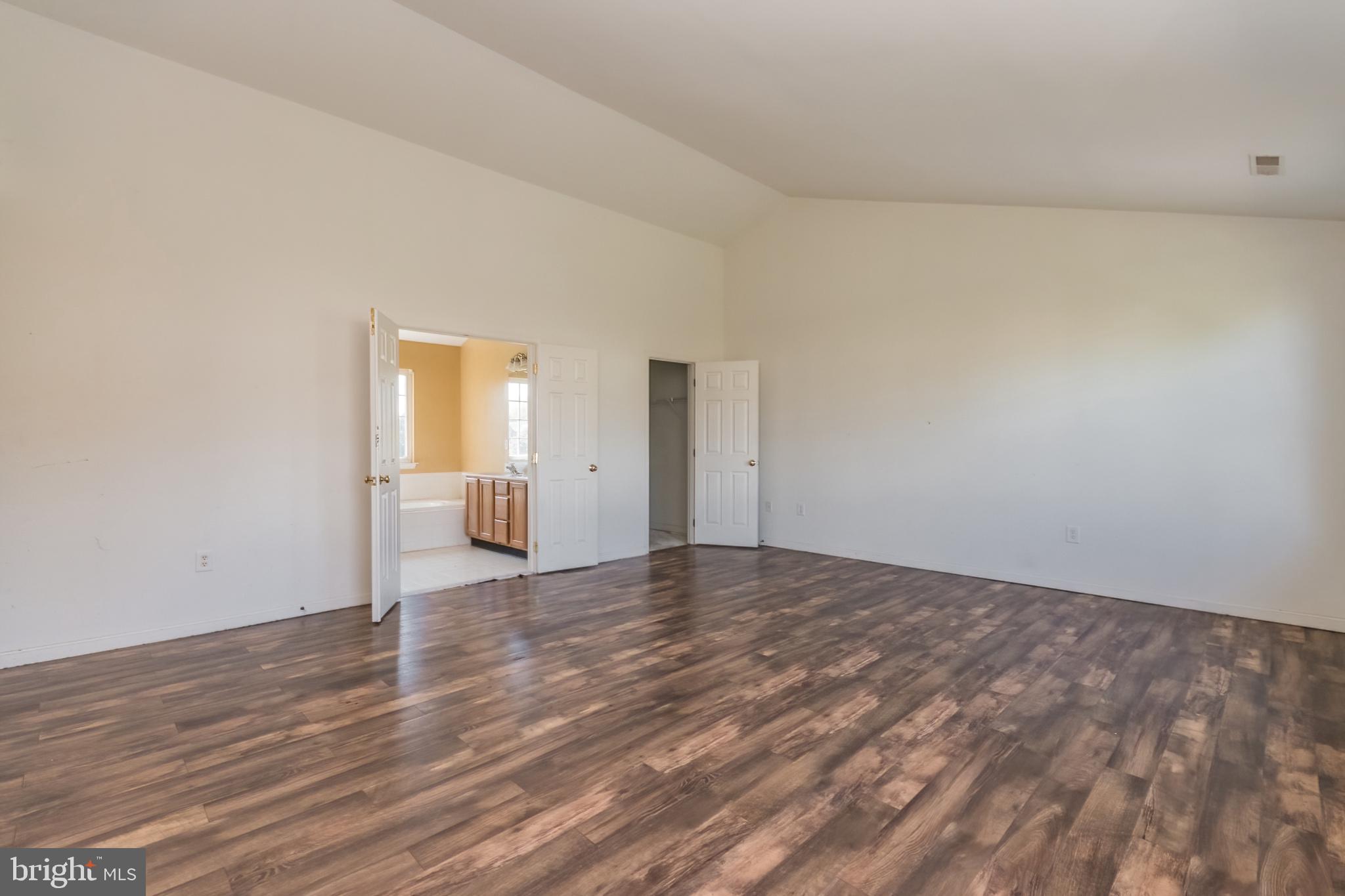 APPLE KNOLLS ESTATES - Residential