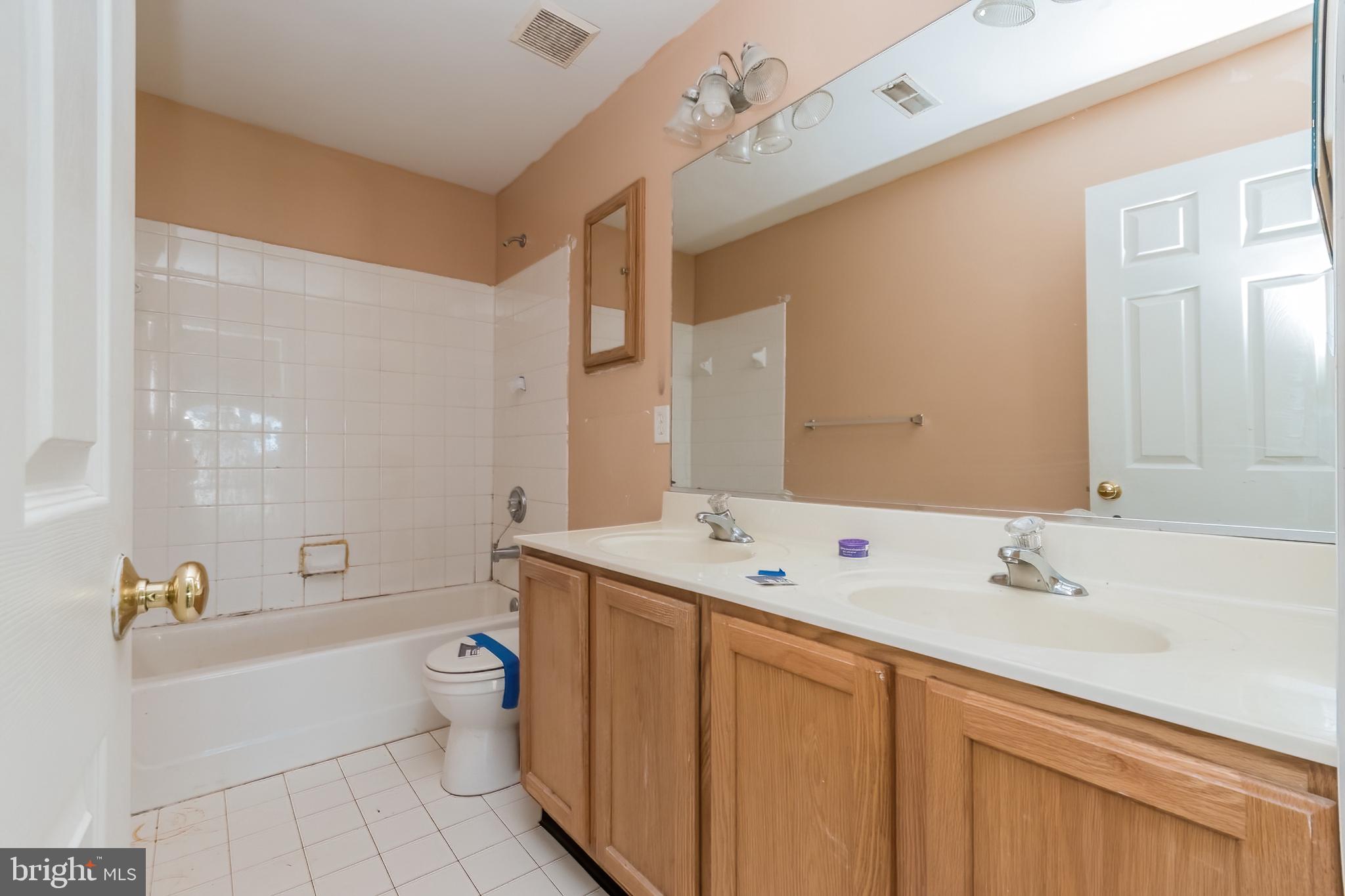 APPLE KNOLLS ESTATES - Residential