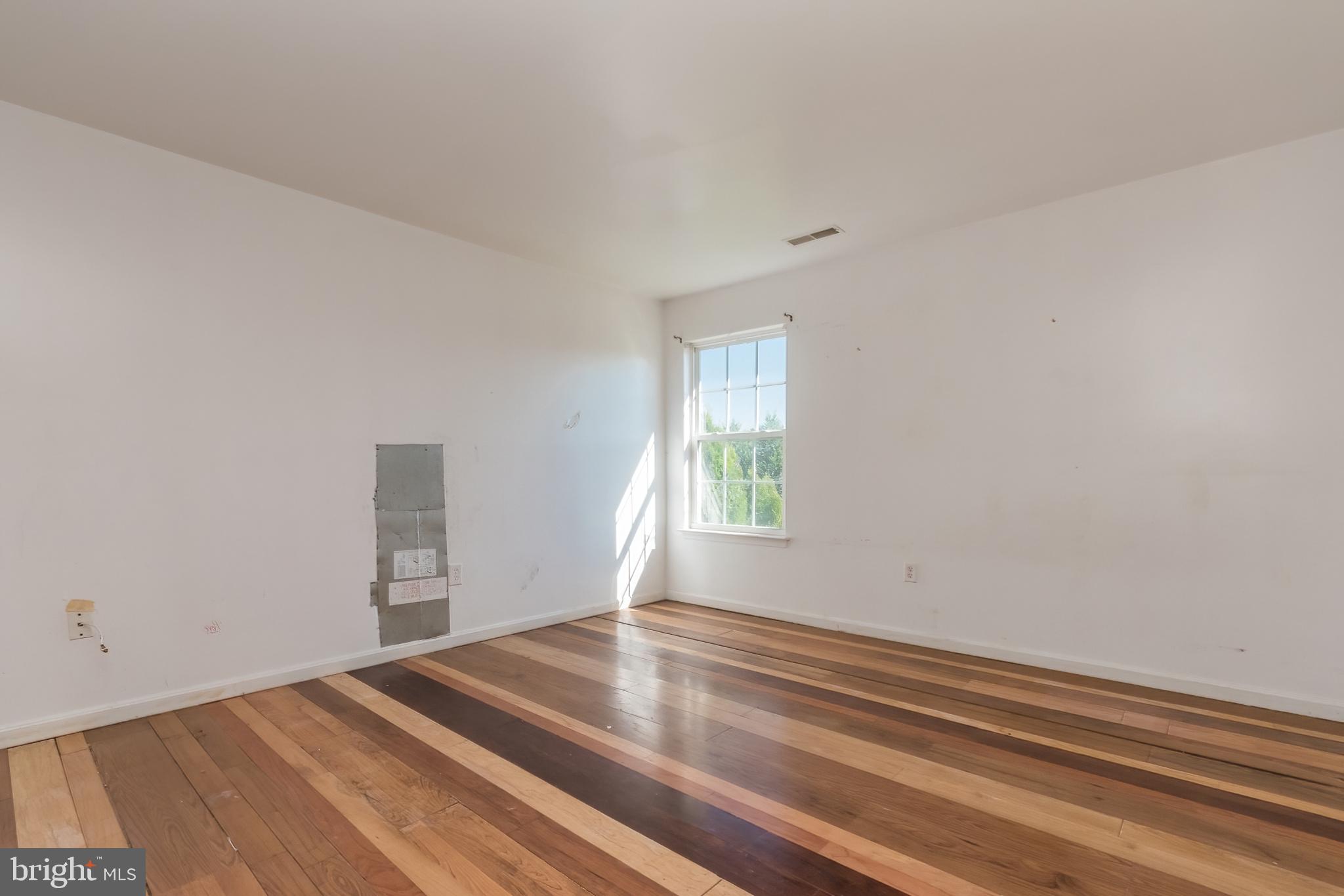 APPLE KNOLLS ESTATES - Residential