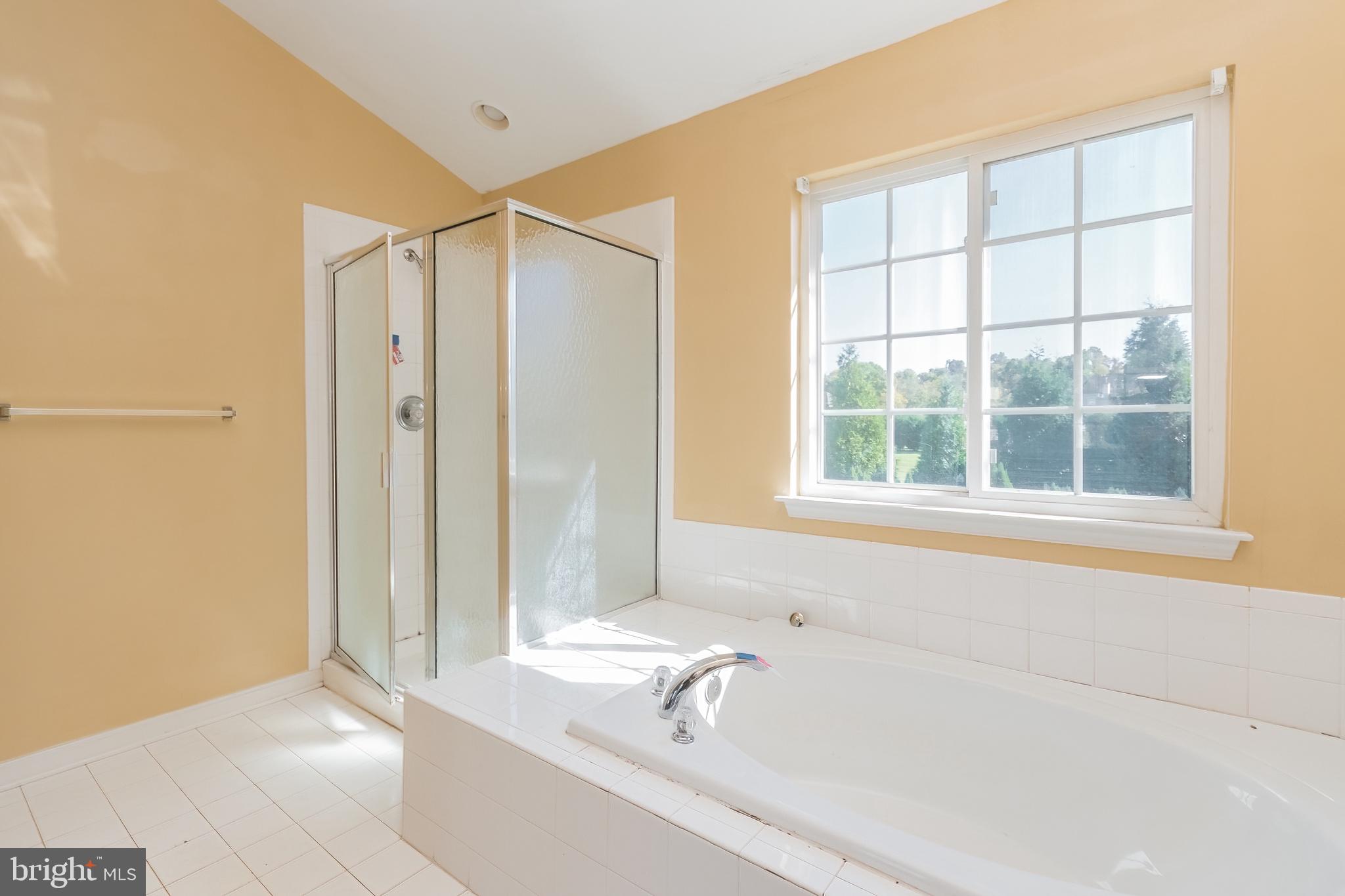 APPLE KNOLLS ESTATES - Residential