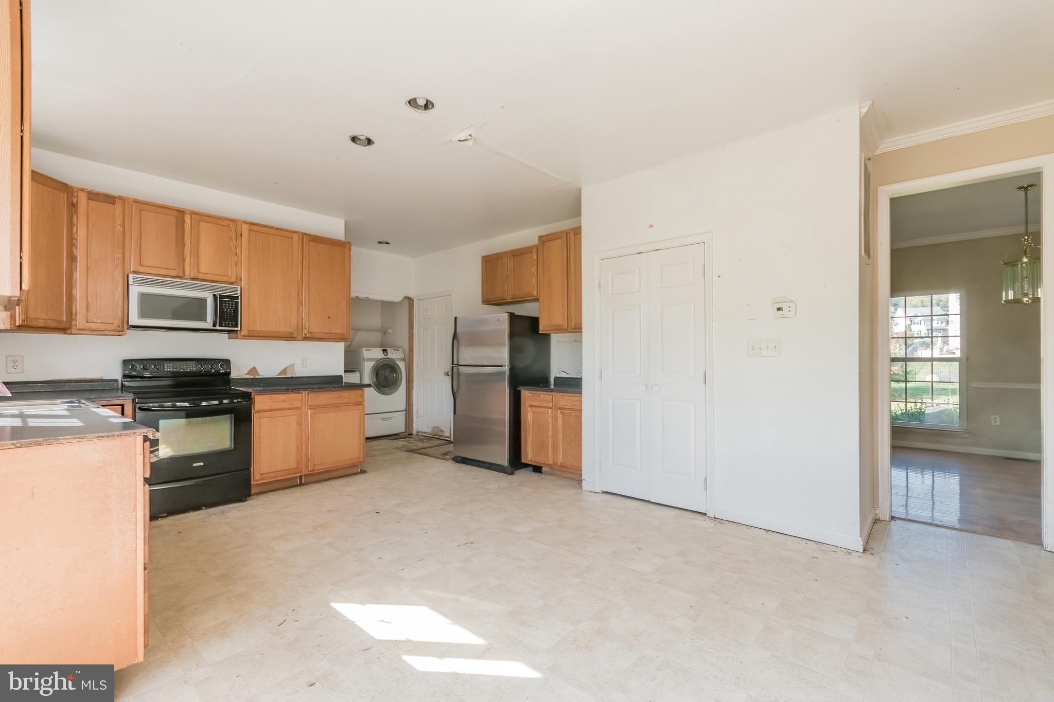 APPLE KNOLLS ESTATES - Residential