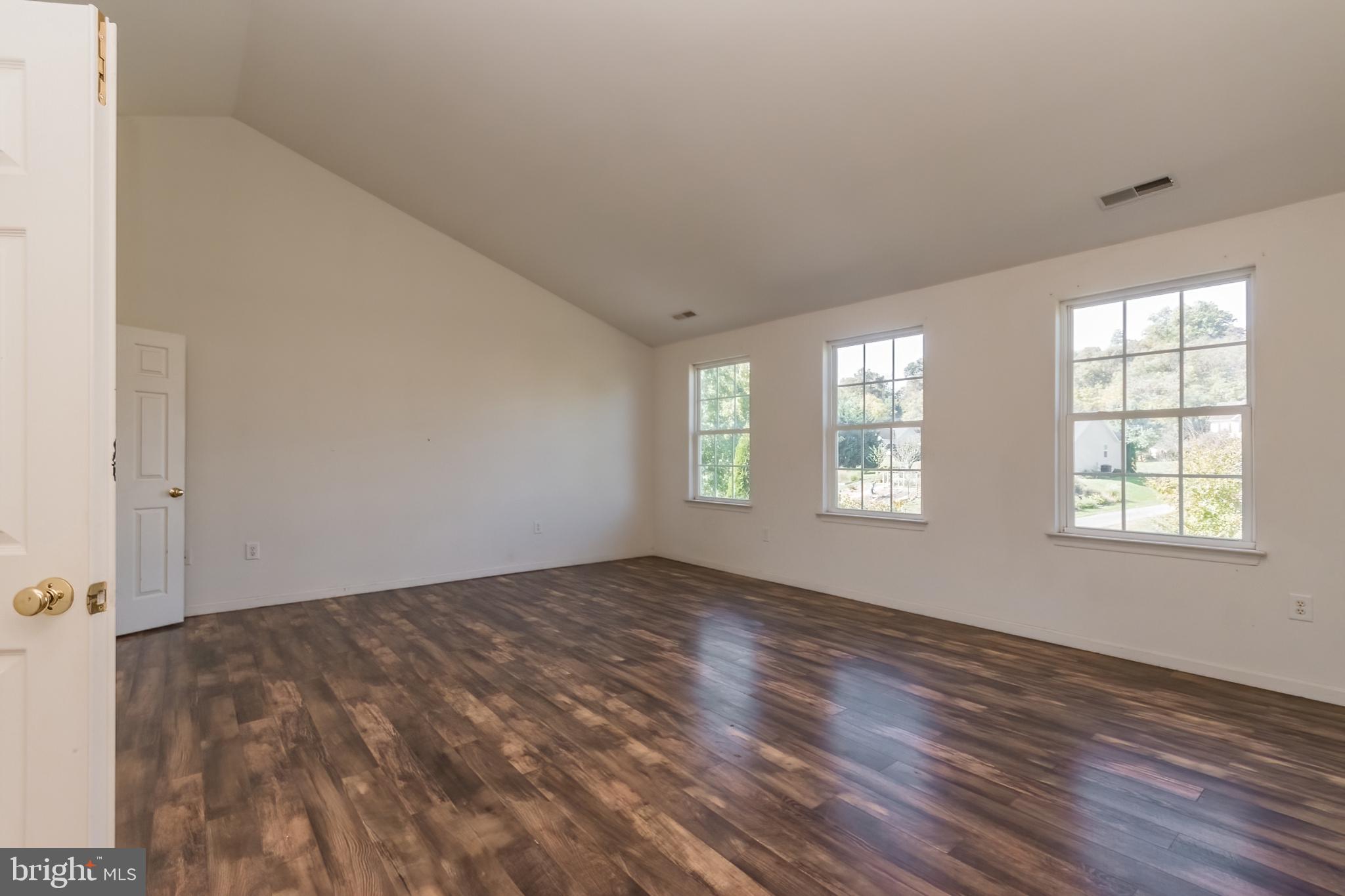 APPLE KNOLLS ESTATES - Residential