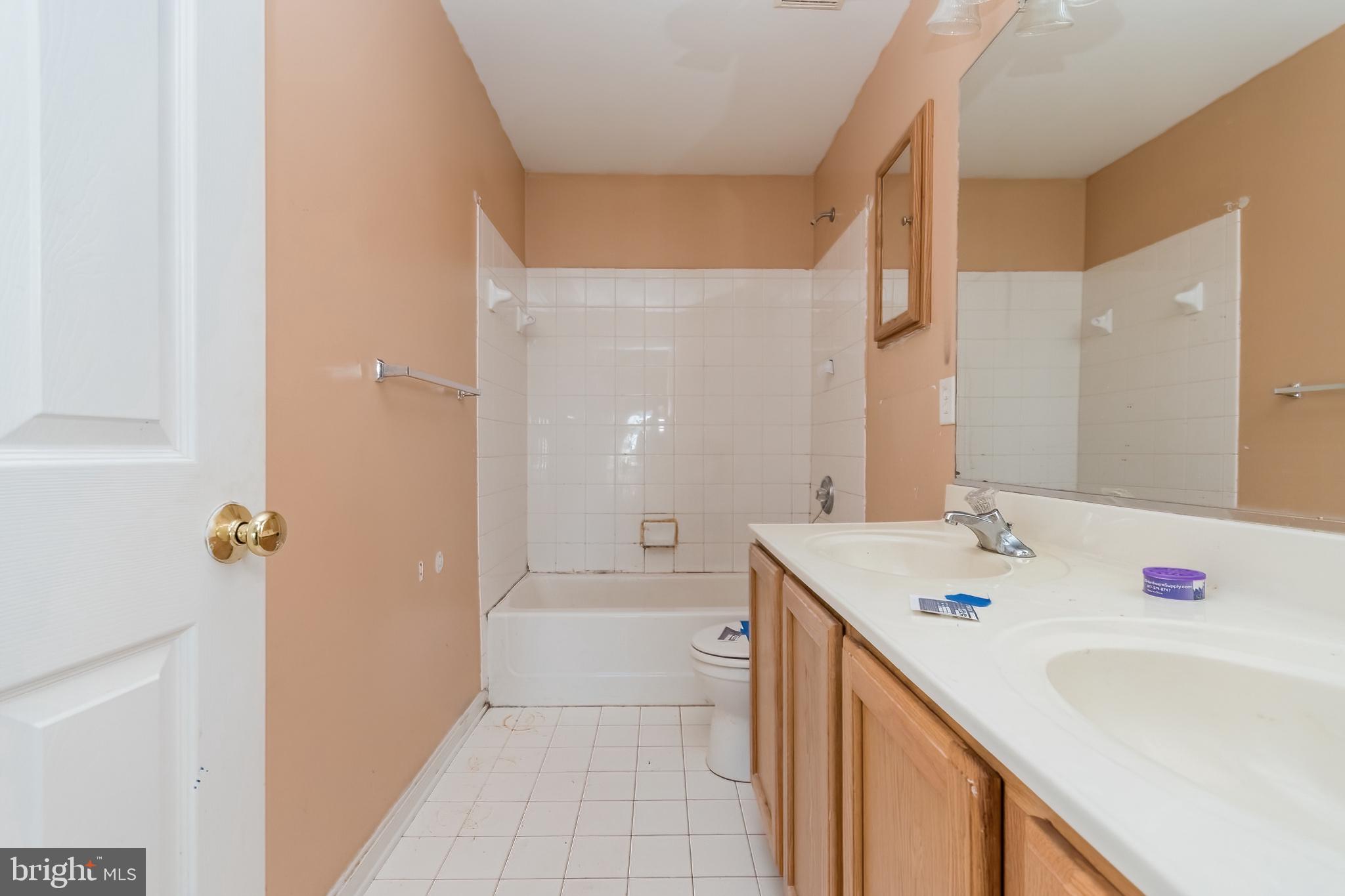 APPLE KNOLLS ESTATES - Residential