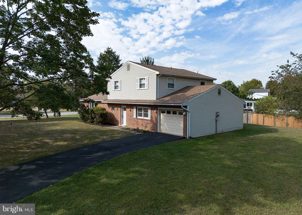 Photo of 498 Allegheny Drive, HARRISBURG, PA 17112 (MLS # PADA2049654)